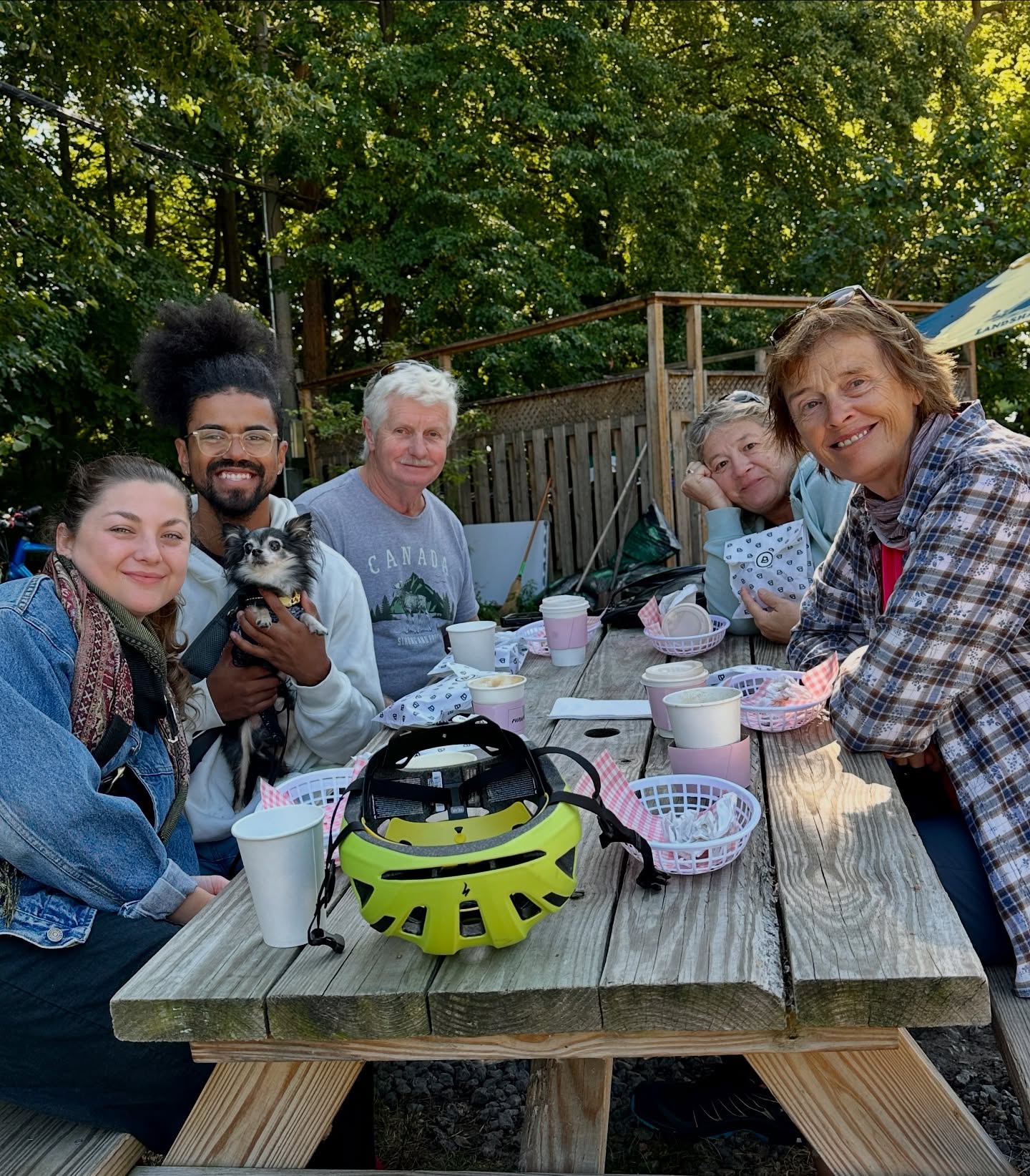 ☀️🚲 When visitors from the USA, France, and Canada meet on a Pedal Toronto Sunrise Breakfast Tour it doesn’t take long for strangers to become friends. From sharing stories over sandwiches and coffee to pedalling along the waterfront, this is what it’s all about - connection, conversation, and a shared adventure. 🧡
📍Toronto Islands with #PedalToronto
#TorontoIslands #RunawayCafeTO #BikeTours #GuidedTours #SightseeingToronto #TourismToronto #AttractionsOntario #Life100 #DestinationToronto #PedalToronto #Breakfast #