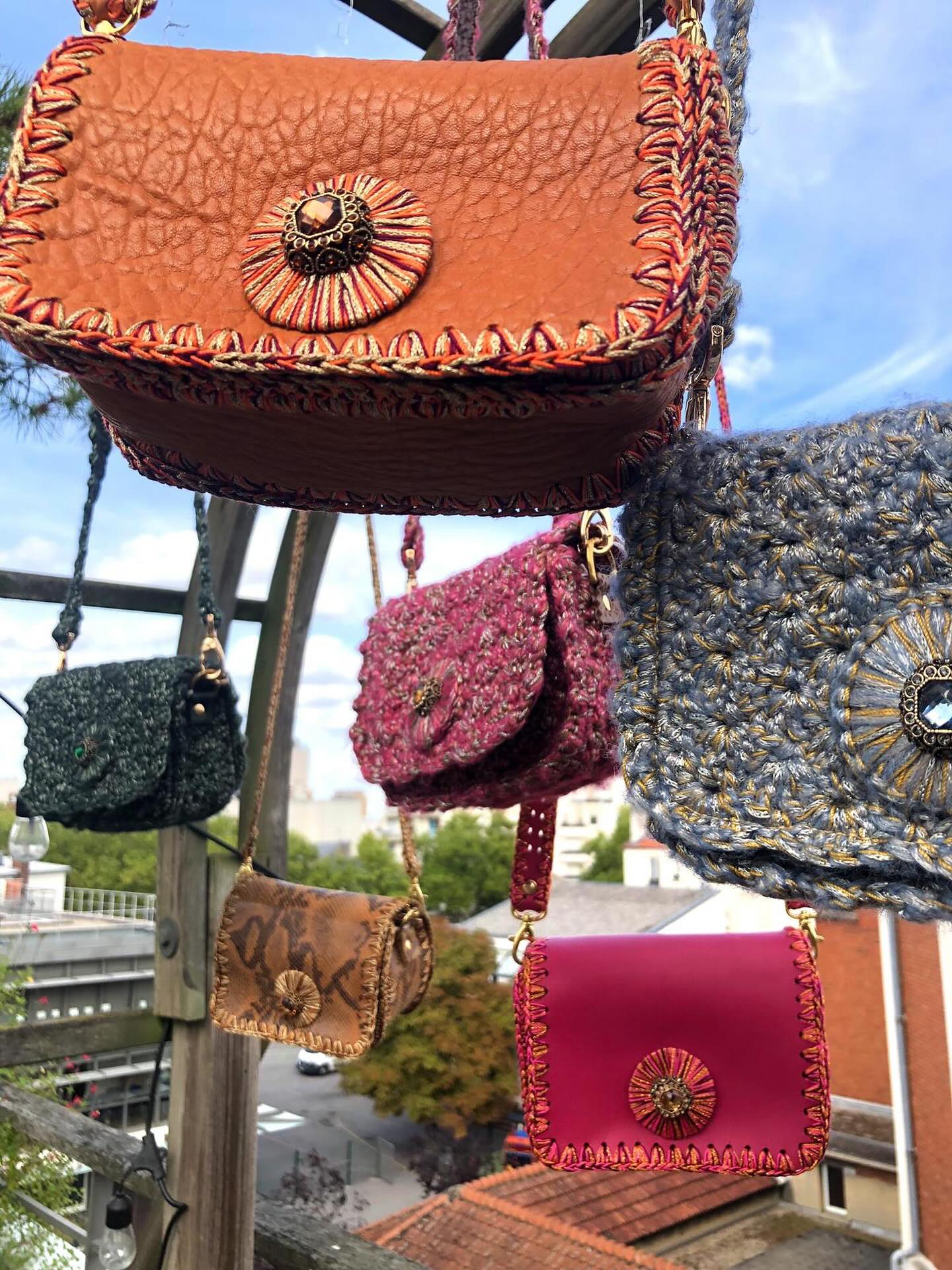 Le sac Victoire et le sac Capucine
A retrouver chez @selectionmaisonb
du 3 septembre au 3 octobre 2025
#sac #maroquinerie #crochet #faitmains #handmade #madeinfrance❤️withlove