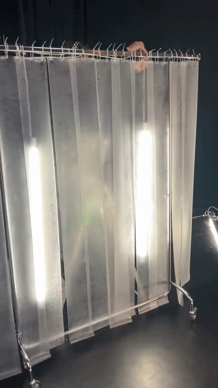 Häng med på en vlogg under premiärveckan!
IMORGON HAR VI PREMIÄR AV KARNIVOR!
Biljetter i bion!!
Idé och regi: Idah Sanderson
Manus: Savin Bahzad
Mask och perukdesign: Lina Wallenklev
Kostymdesign och scenografi: Idah Sanderson
Rekvisita: Jessica Höglin
Videoredigering: Savin Bahzad & Jessica Höglin
Ljusdesign: Michael Forsberg
Kompositör: Charlotte Franco
Producent: Lina Wallenklev
Dekormålare: Julia Grewdahl, Cecilia Salzmann & Savin Bahzad
Skräddare: Alice Andersson & Idah Sanderson
Projektioner och scenteknik: Caspar Kilander
På scen:
Evelina Benedicks
Lina Wallenklev