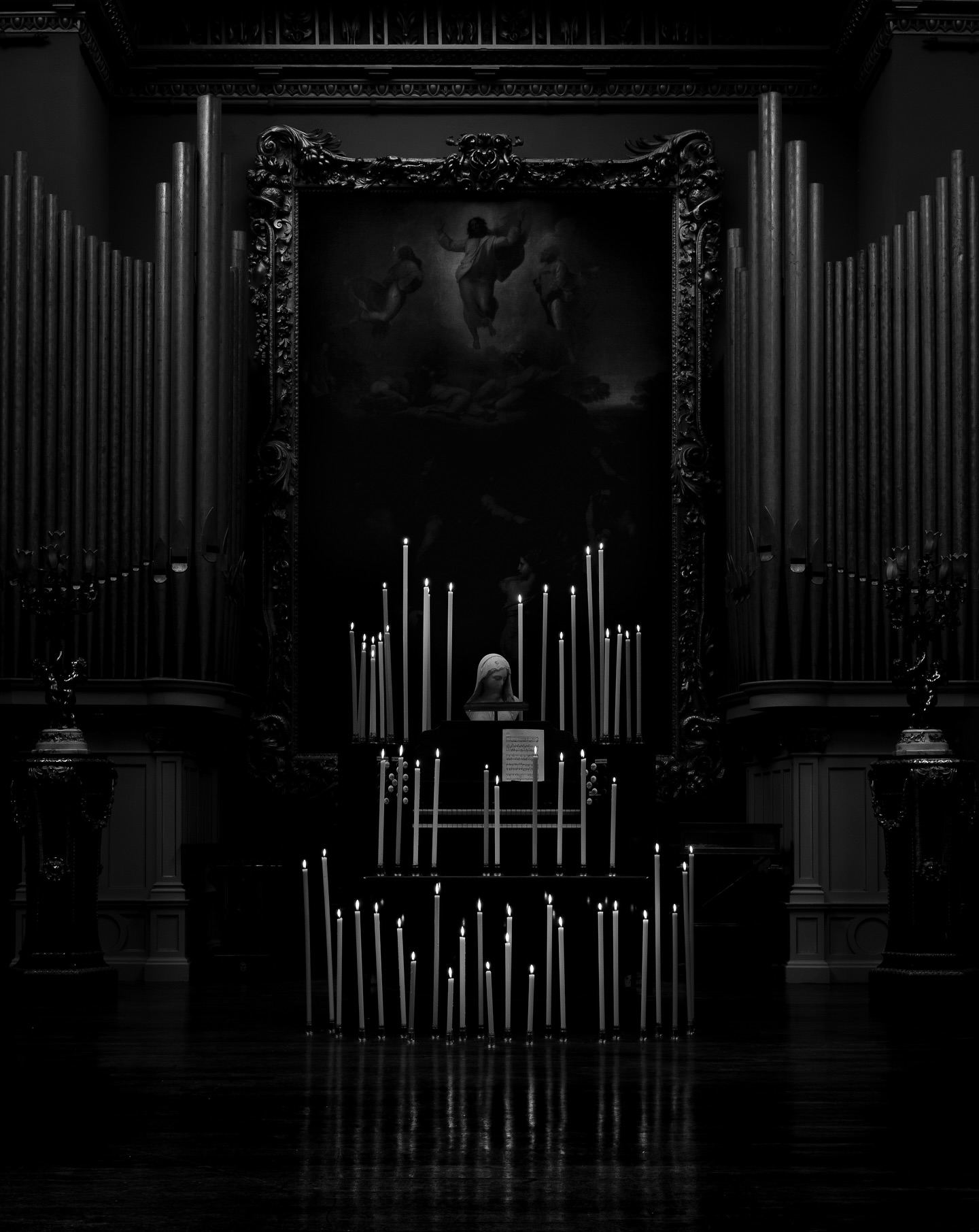 Such an honour to be asked to capture @the_lucas_studio & @metre.candles new winter campaign. Can’t share too much yet so I’ll pop this little snapshot of what they got up to…
/
Also ~ blown away by the beauty and hospitality of @somerleyweddings_events 🤎
/
Photo @thevedrinesphoto
Candles @metre.candles
Styling @the_lucas_studio
Venue @somerleyweddings_events