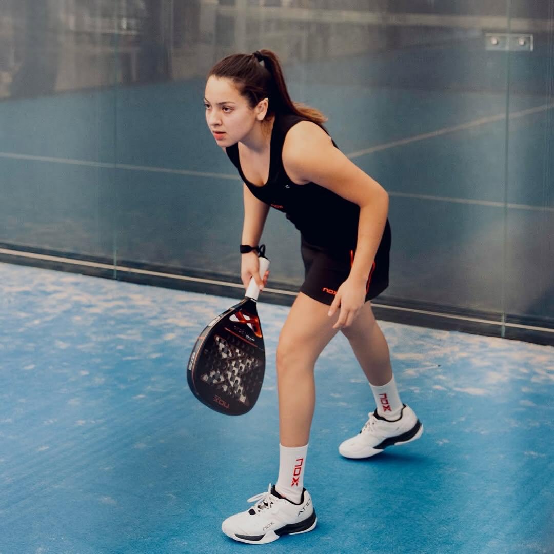 El trabajo duro en la NFA tiene su recompensa 💪🏻
Repasamos algunos de nuestros últimos logros:
🥇 @marialauraferreyra._ 🥇Campeona Fip silver Porto Sant’Elpidio
🥇 @martinabud_ 🥇Campeón Fip Bronze Westerbork
🥈 @dylancuelloo 🥈Subcampeón Fip Bronze Westerbork
🥈 @olgabareiro01 🥈 Subcampeona de la tercera prueba del panamericano de menores disputada en Camboriu
Aplausos también a @fiorepropato y @francesca_floriani por haberse clasificado para la final del American Padel CUP 👏🏻
Aplausos