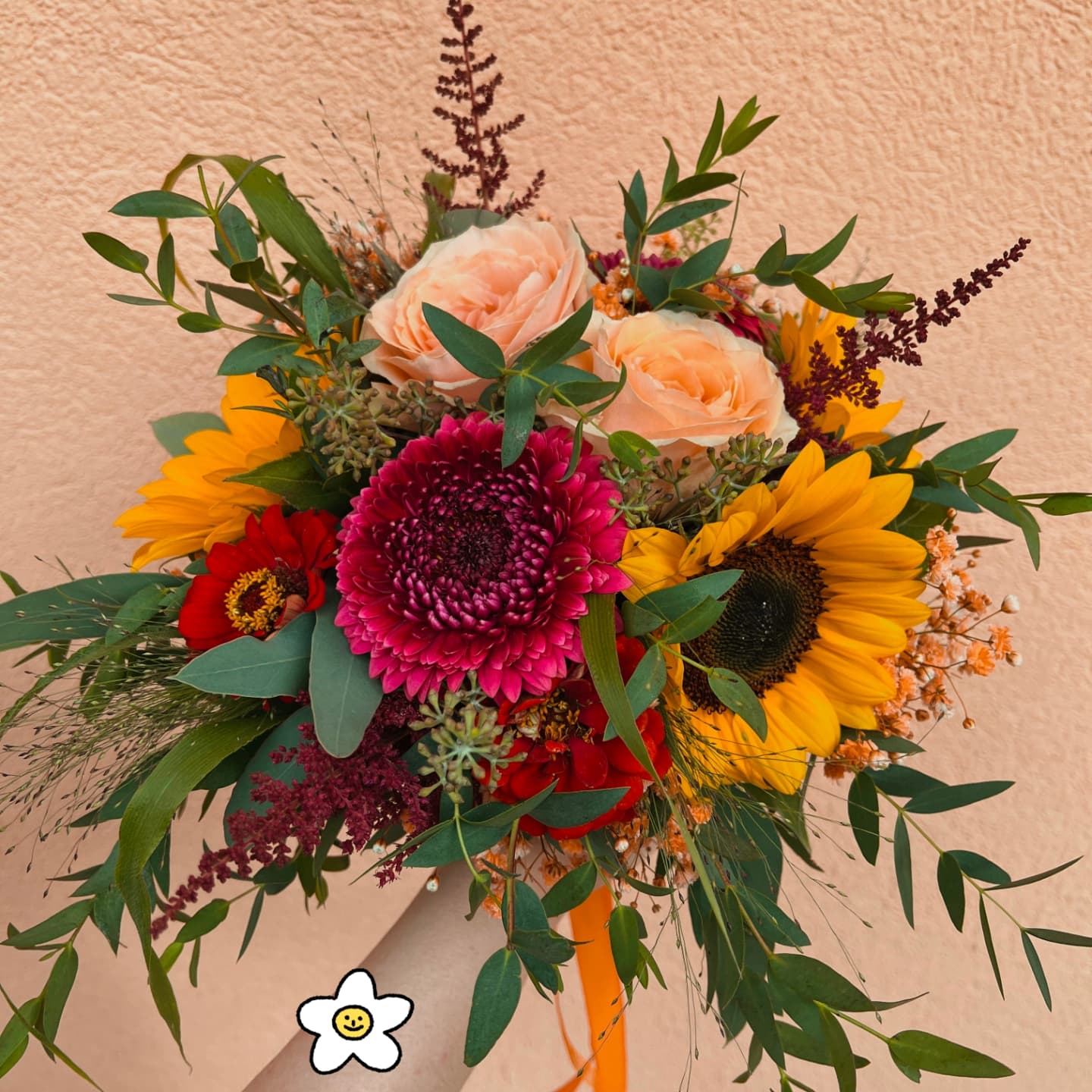 Quand tradition rime avec couleurs et fleurs 💐
Merci à la jeunesse de m'avoir confié la réalisation des compositions florales pour leur Abbaye 🤩💐
Pour cette fête particulière, j'ai choisi de réaliser des arrangements classiques lumineux et joyeux pour faire écho à l'ambiance de la célébration de cette belle fête traditionnelle 😄
Un vrai plaisir de participer à ce moment de partage !
Et toi, tu apprécies ces couleurs ? ❤️🧡💛💓
#fleurs#fleursfraîches#fleuristesuisse#vaud#couleur#suisseromande#fleurssuisse#