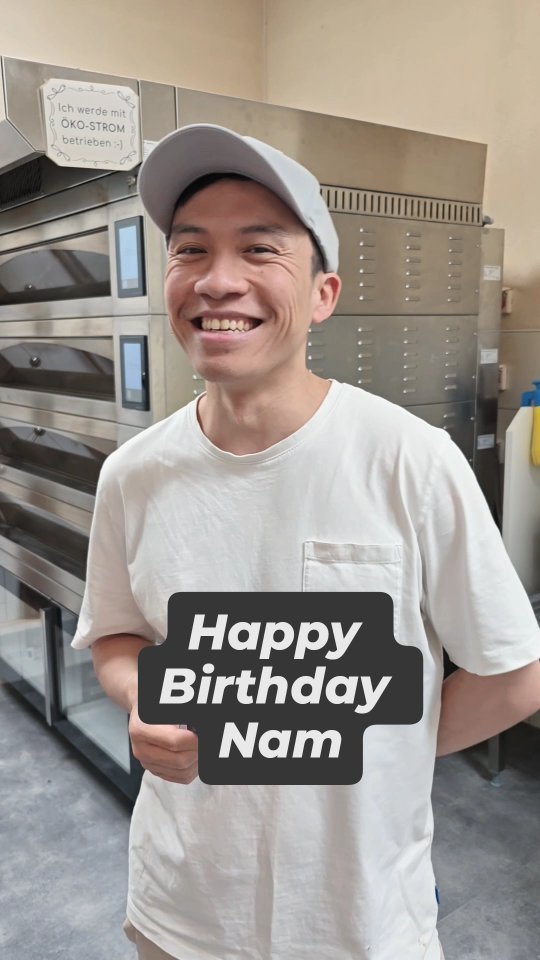 Ohne diesen Mann ✨ gäbe es uns nicht und würden wir uns alle nicht kennen 🥺
#sauerteig
#sauerteigbrot
#sourdough
#berlinerbrot
#brotbacken
#brotbackenmachtglücklich
#berlinfood
#berlinfoodie
#berlinfoodguide