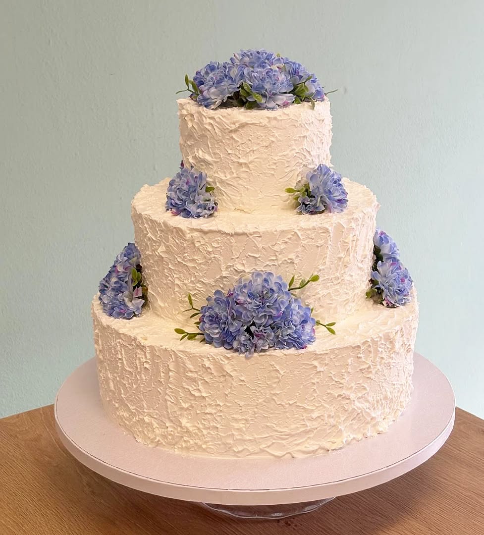 Svatební dort s květy #svatebnidort #weddingcake #sladkepohladi