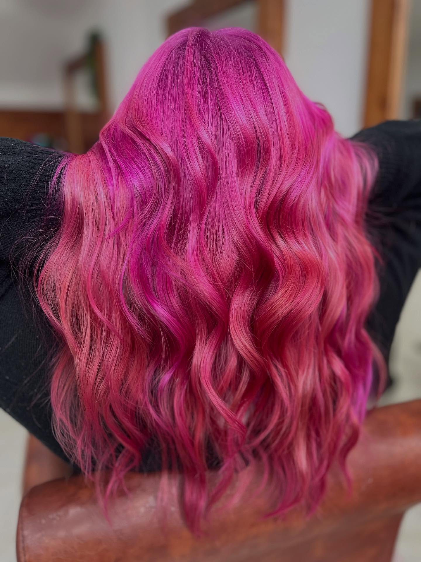 Pink pallet 🌸🌺 Swipe to see the before 👉🏻 🌸hair done by Mariah 🌺#goldwelluki #elumenhaircolor❤️ #kmshair #pinkhaircolor