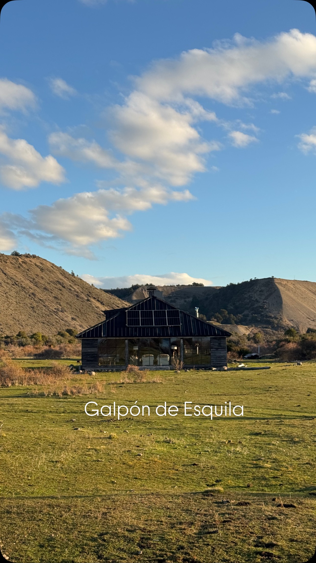 Pasa a dar un paseo por el Galpón de Esquila, con sus puertas ya abiertas para recibirte.