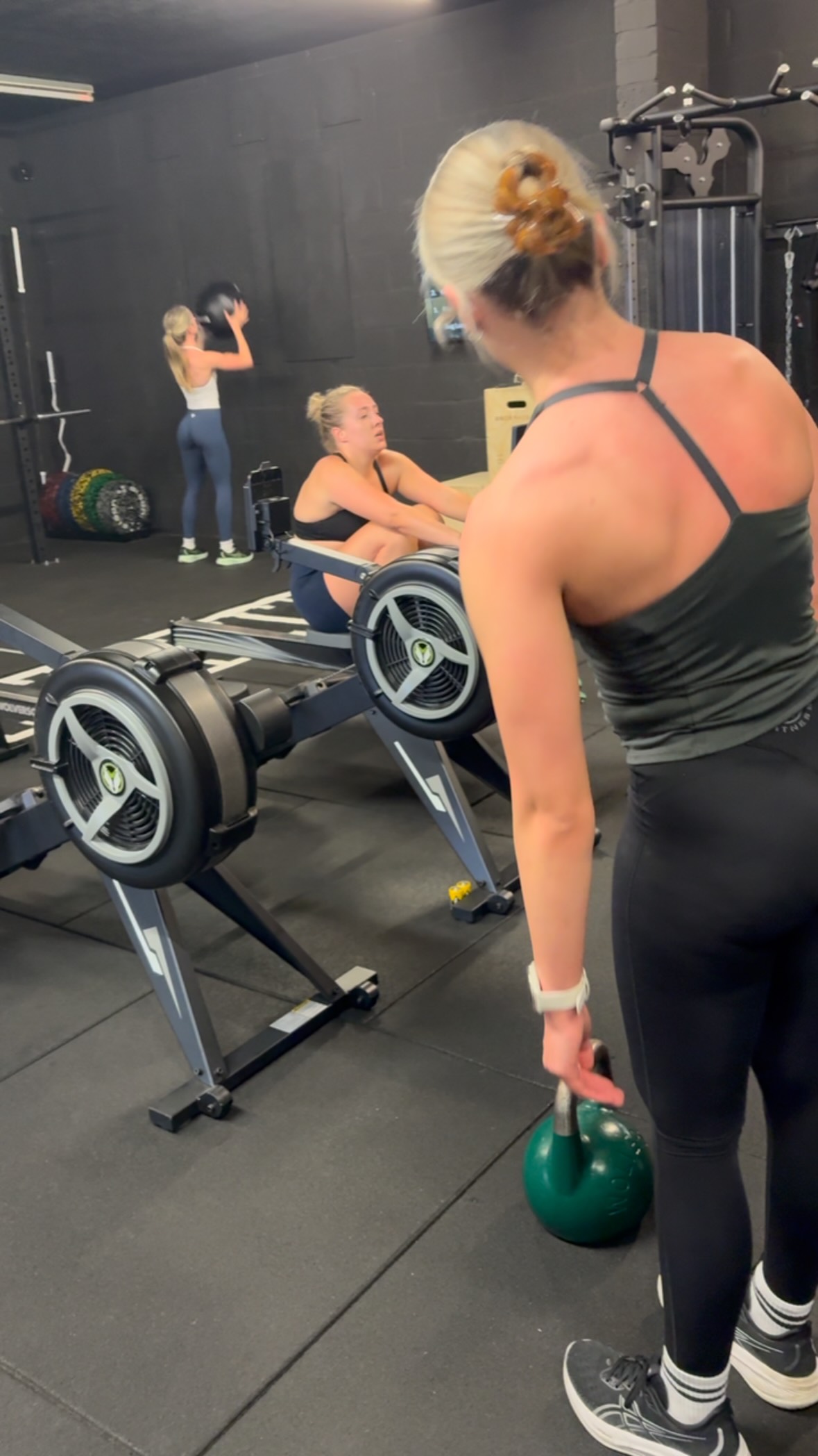 Saturday morning Engine Builder in full swing once again with a team workout to finish 🤟
#hyletefit #hybridtraining #hybridtraininguk #swaffhamfitness #functionalfitnesstraining #hybridtraining #engineclass #fitness_