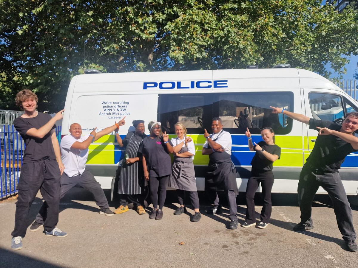 ๐ก๐ NOTTING HILL CARNIVAL ๐๐ก
Over the bank holiday weekend just under 100 of our fantastic managers, chefs and FOH staff assisted in making sure the police and their horses were well fed at Notting Hill Carnival this year! ๐ฎ๐ด