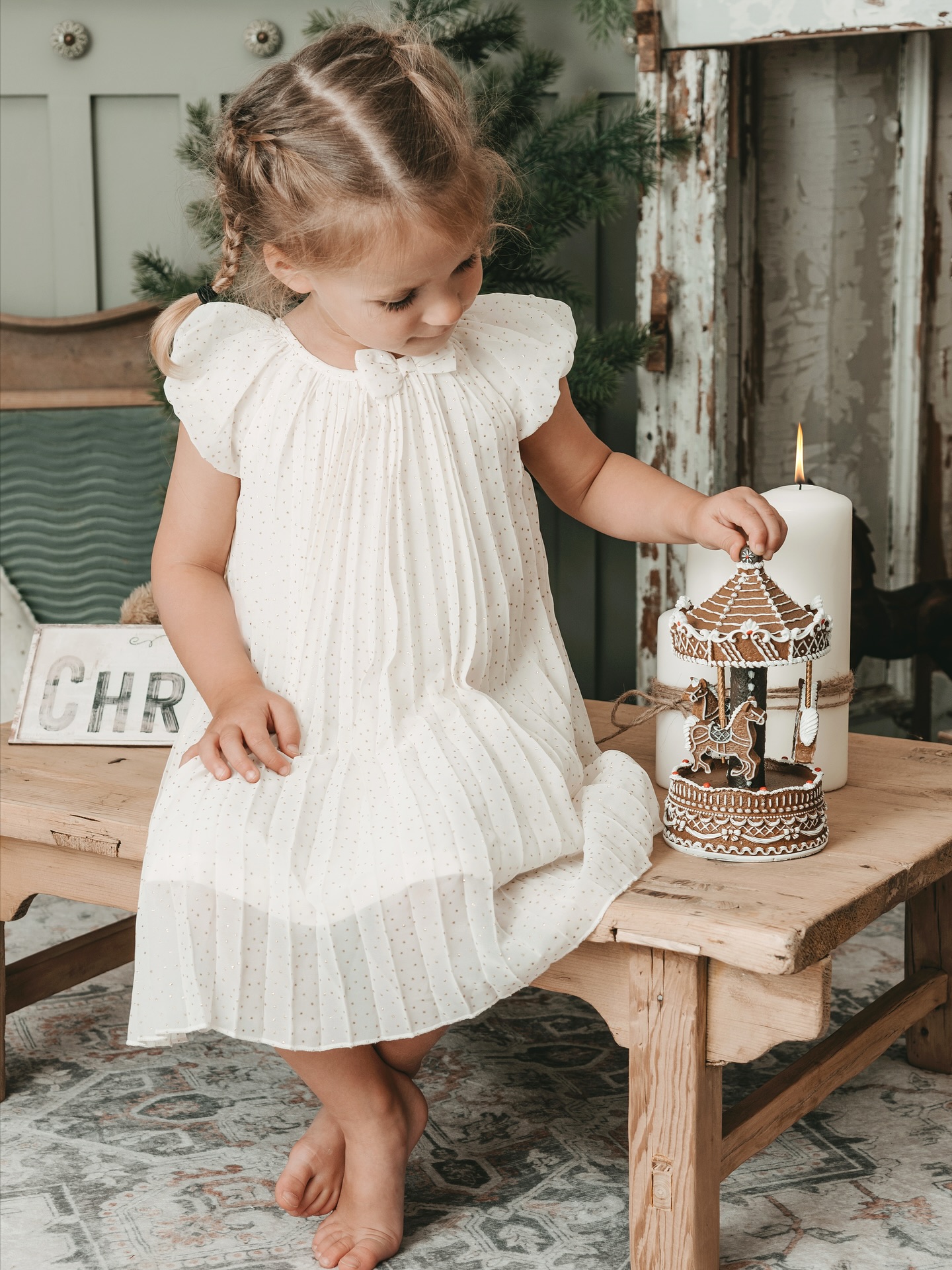 ✨ Ein Kamin, ein Sessel, ein Regal voller Geschichten – und mittendrin kleine Weihnachtswunder. 🎄📚 #weihnachtsshooting #weihnachtsfotos #kinderfotografie #familyphotography #kinderfotograf #shootingtime #fotografineschweiler #xmas #xmasminis #eschweiler #stolberg #aachen #düren #alsdorf