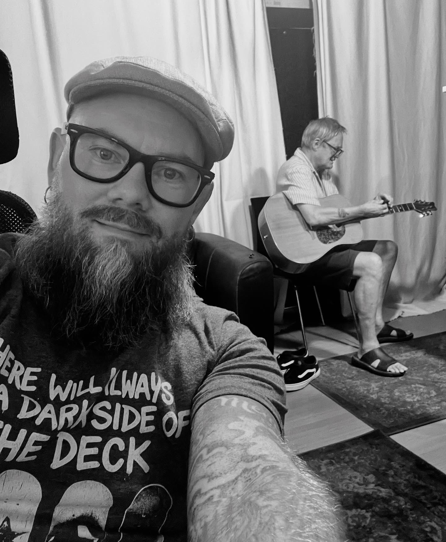 Something nice in the studio 🎸🎼
#guitarsession #accousticguitar #recording #recordingstudio #hardwork #music