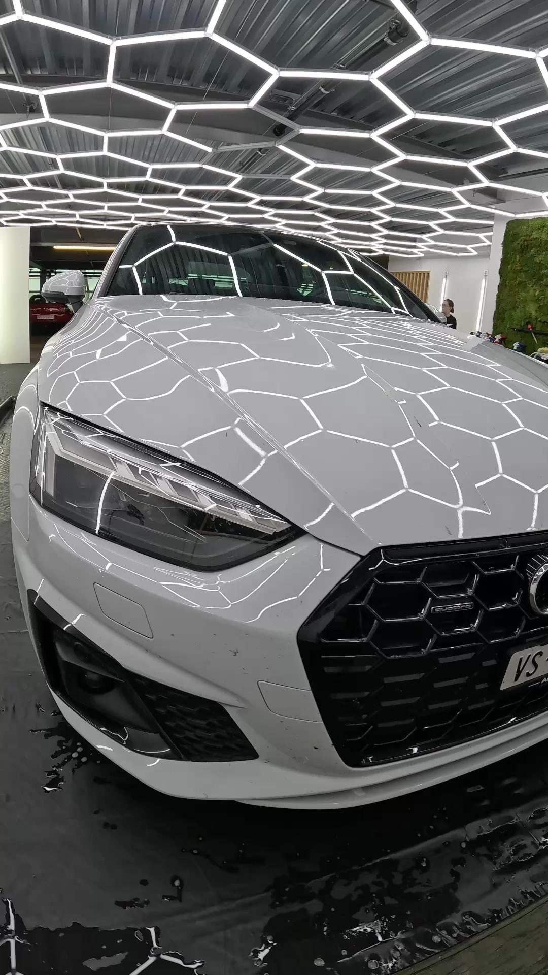 ✨ Audi A5 sublimée en 1h ✨Lavage extérieur + cire pour une brillance garantie 🧽💎