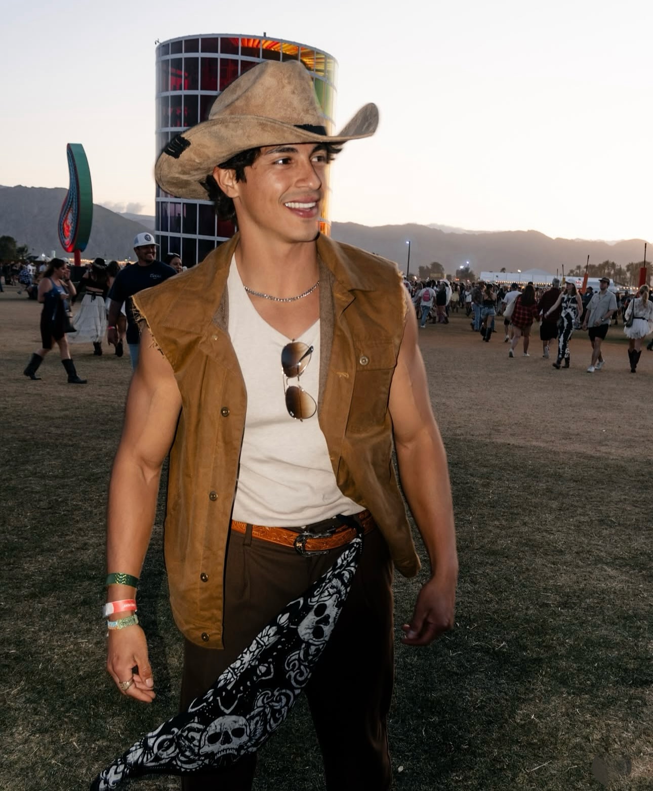 from the bbq to the festival, keep it covered 🎶🔥
#hatstyle #customhats #westernfashion