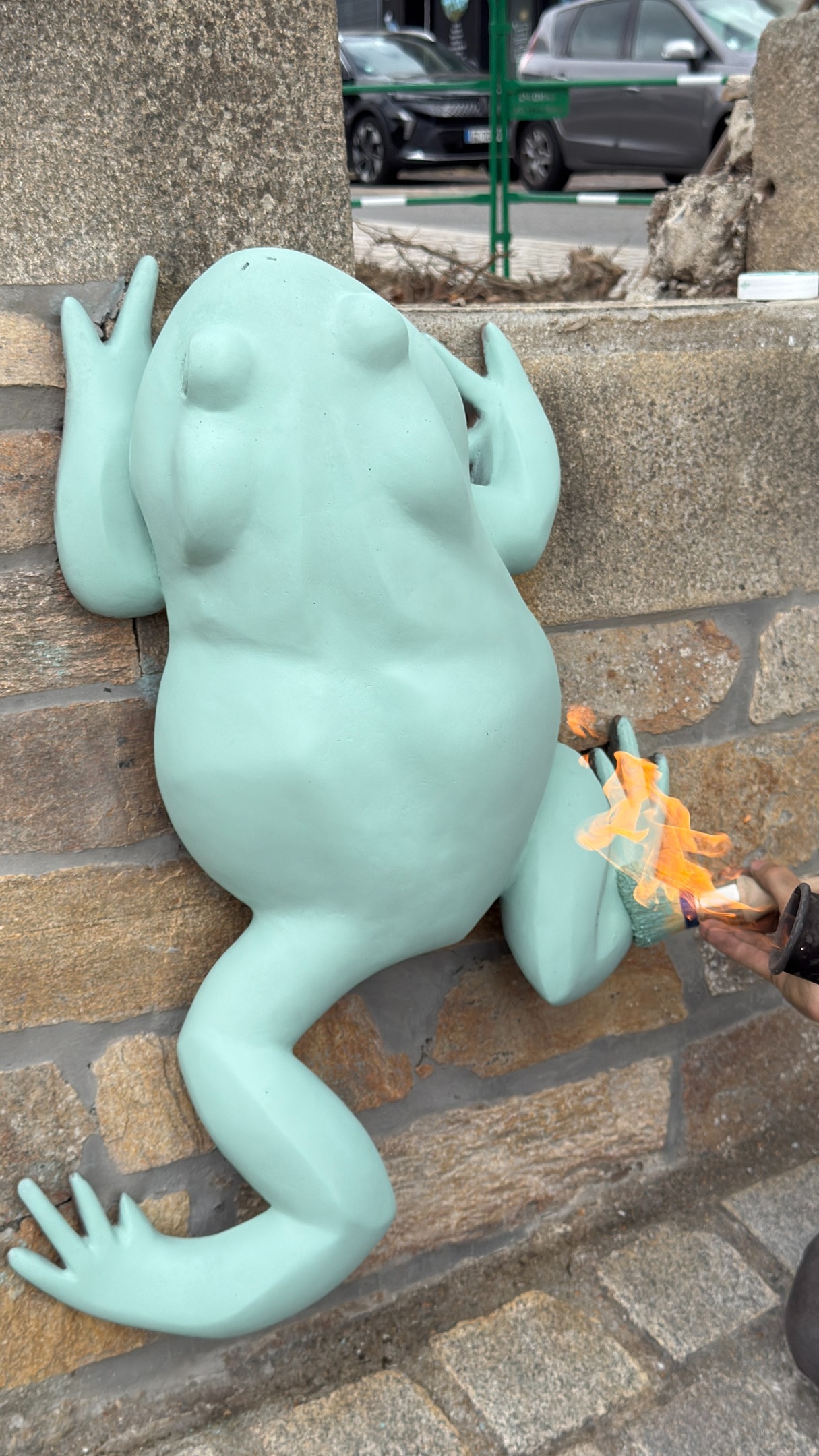 Il y a 25 ans, la Ville de Carquefou accueillait 9 Crapauds de Michel BASSOMPIERRE, place Aristide Briand.
Aujourd’hui, ces sculptures uniques retrouvent tout leur éclat grâce à une restauration soignée.
Un patrimoine artistique à redécouvrir en cœur de ville.
#carquefou #sculptures #patrimoine #sculptors #michelbassompierre #crapaud