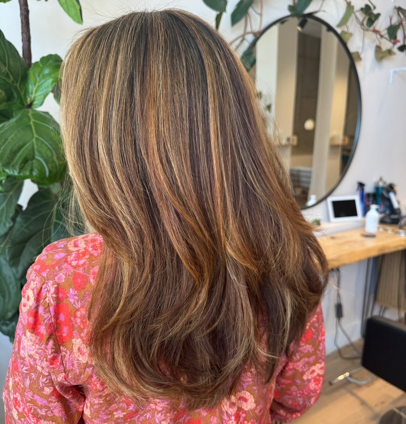 Really feeling the caramel vibes from @botanicsbeautylounge 🍮 book your transformation today at Balmsalon.com
Link in our bio!
.
.
.
.
.
.
.
.
#ashevillehair #avlhair #ashevillenc #ashevillehairstylist #balayage #balayagehair #haircolor #livedinhair #dimensionalcolor #behindthechair #balmsalon #riverartsdistrictasheville #riverartsdistrict #westasheville #wavl