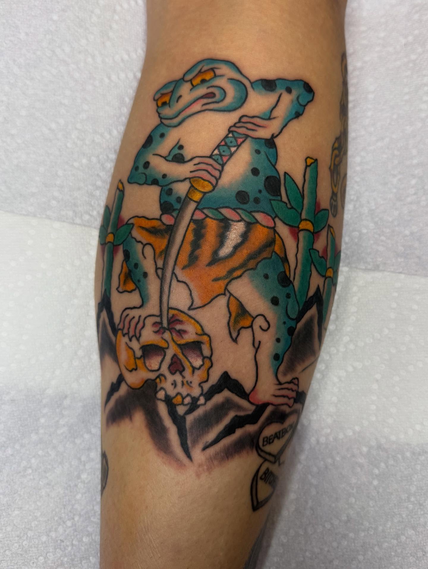 Warrior toad on Beatbox Mountain, made for @its_miller_time777
Thanks for snagging this out of my line book! Got a few dates open in September, and more in October! DM to set up your next tattoo 🫵
@cybertrontattoostudio
•
#traditionaltattoos #traditionalcolortattoo #americantraditionaltattoo #dentontattoos #dentontattooartist #dfwtattoos #dfwtattooartist #texastattoos #traditionaltoadtattoo #traditionaltattoo #tattoosnob