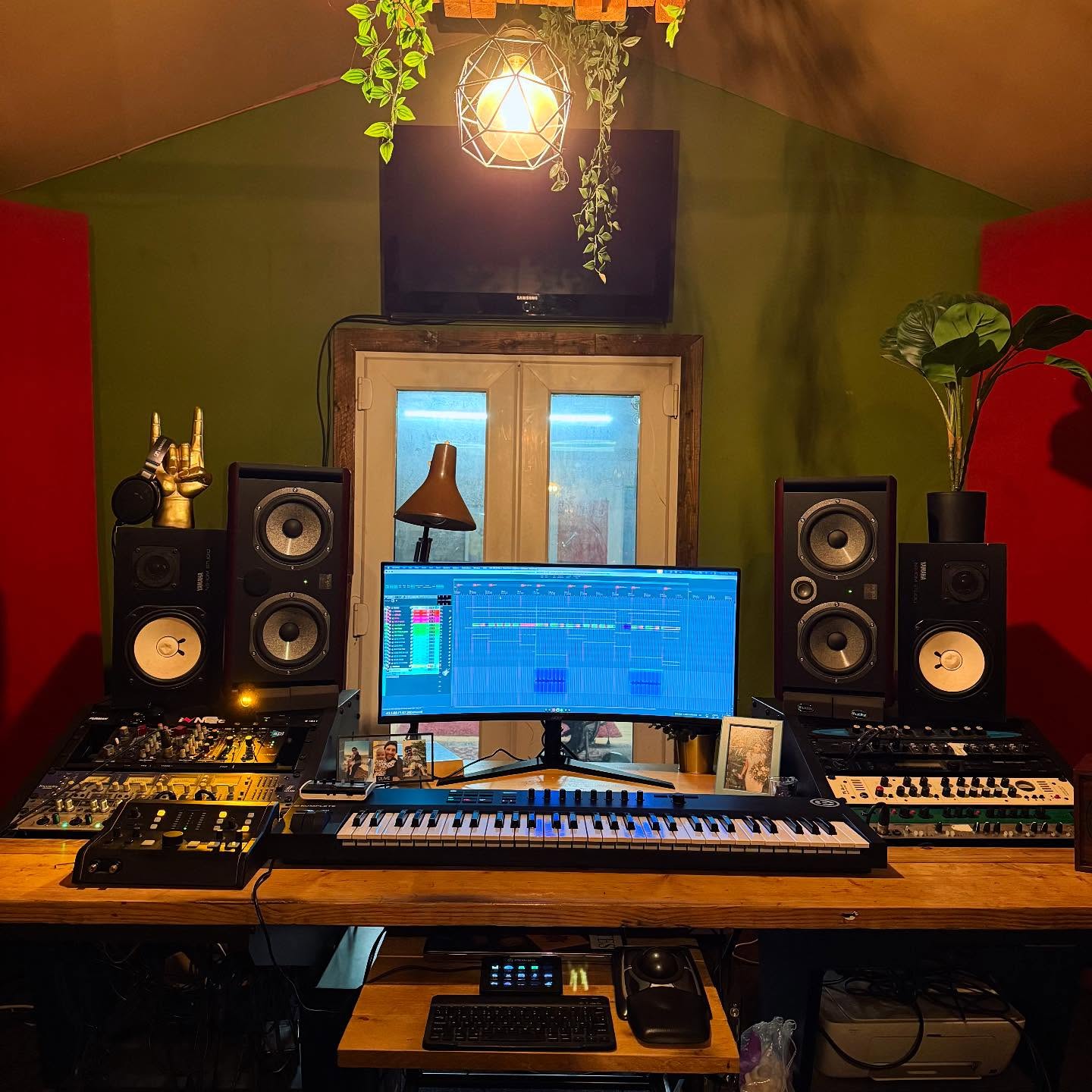 Stoked to have my main speakers (Focal Twin) back after far too long (many problems!). Good timing as now that the crazy hectic couple of months have somewhat died down I can get back to mix world. @thelavellesofficial @thekitesuk and Glass all receiving .wavs over the next couple of weeks.
.
I’ve been working on NS10s recently and while it’s been great to finally get to know them properly, rather than just using them as a second pair to check stuff on occasionally, I’ve really missed the low end of my Focals.