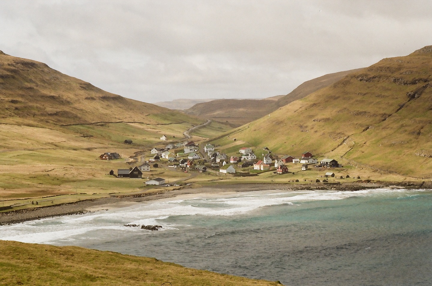 Húsavík village - argentique - April 2025