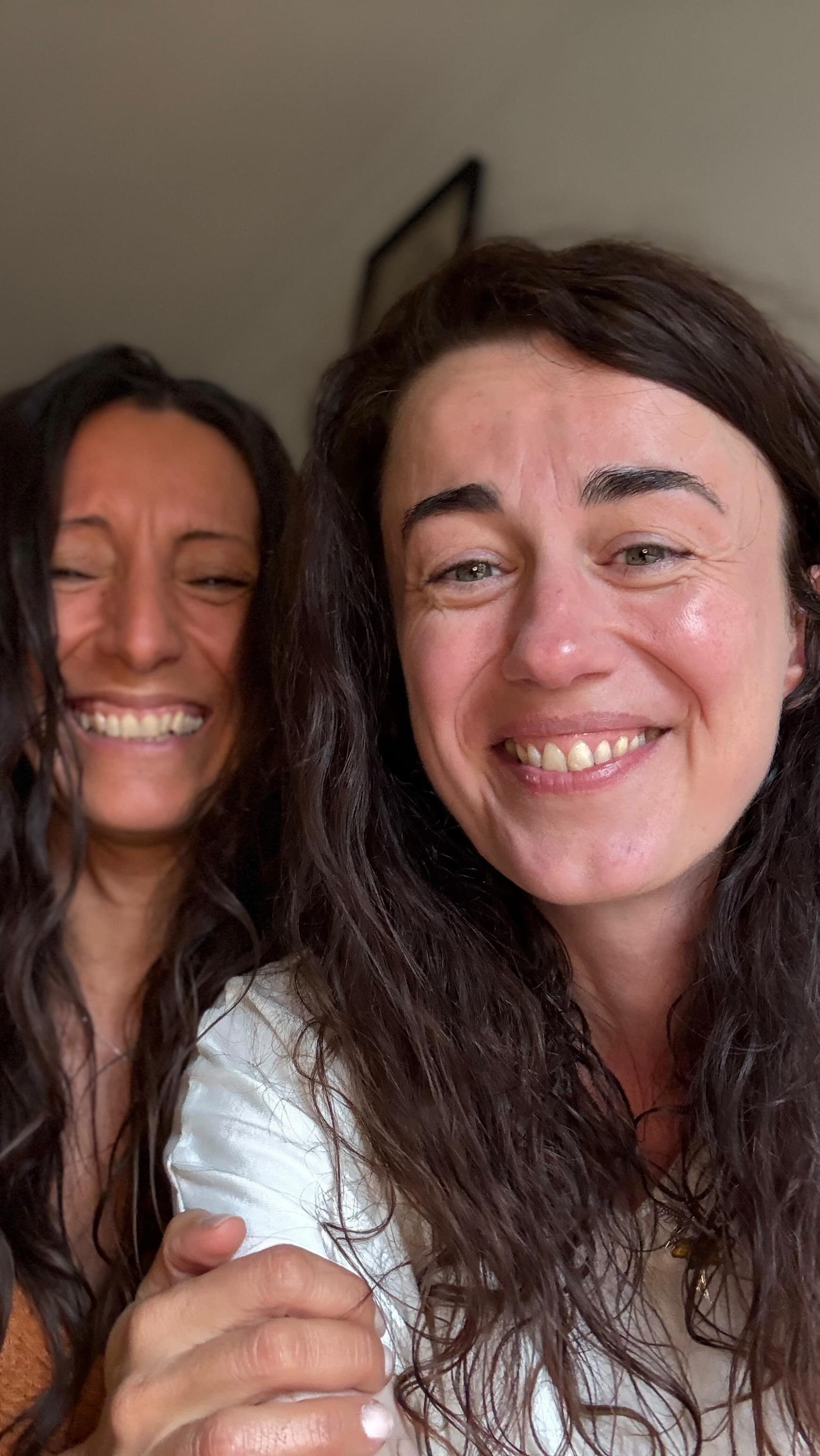 #bloopers😂 well, it had to be shared 🤷🏻♀️ Happy Friday all, Sunday we try again 😅 @ombretta.dettori @3mbrace.health
#seventhseries #fridayfunday #friendswillbefriends