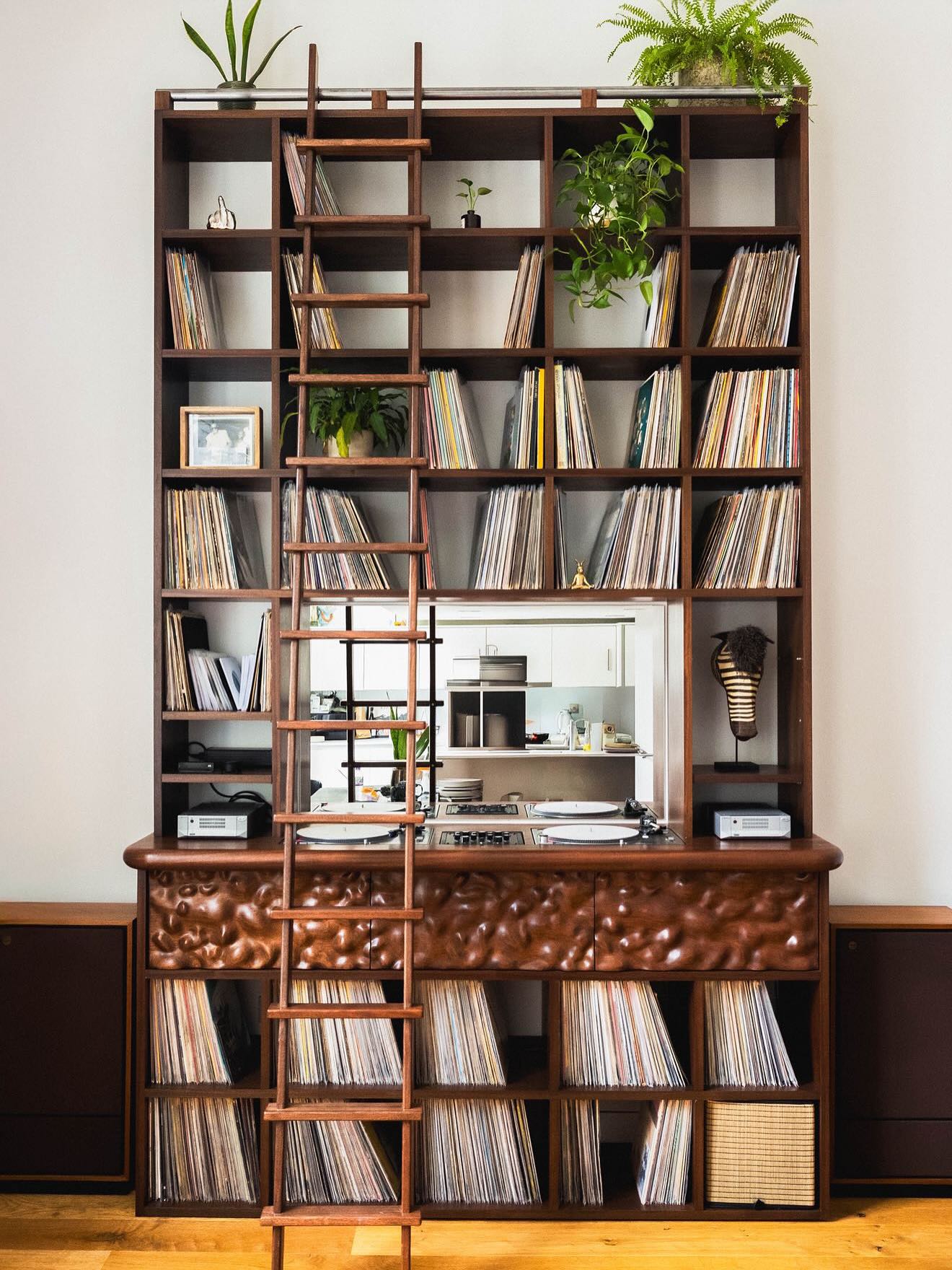 Amazing DJ furniture and setup made by @don_heston 😍 How do you like this setup?
👉🏼 Follow @doyouspin for more
👉🏼 Follow @doyouspin for more
👉🏼 Follow @doyouspin for more