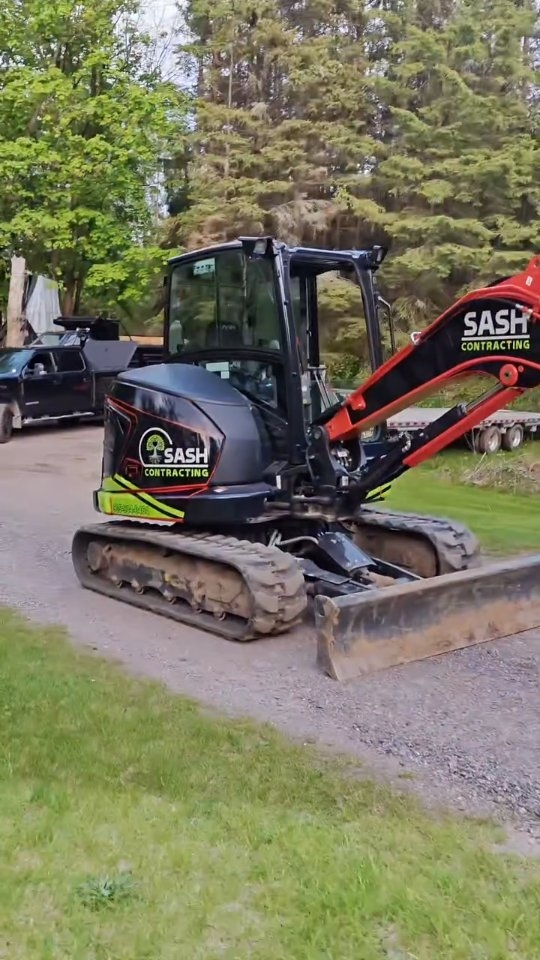 We wrapped our excavator and it turned out amazing 🤩
#dirtygraphix #kubota #kx057 #heavyequipment #excavator #wrap #equipmentwraps