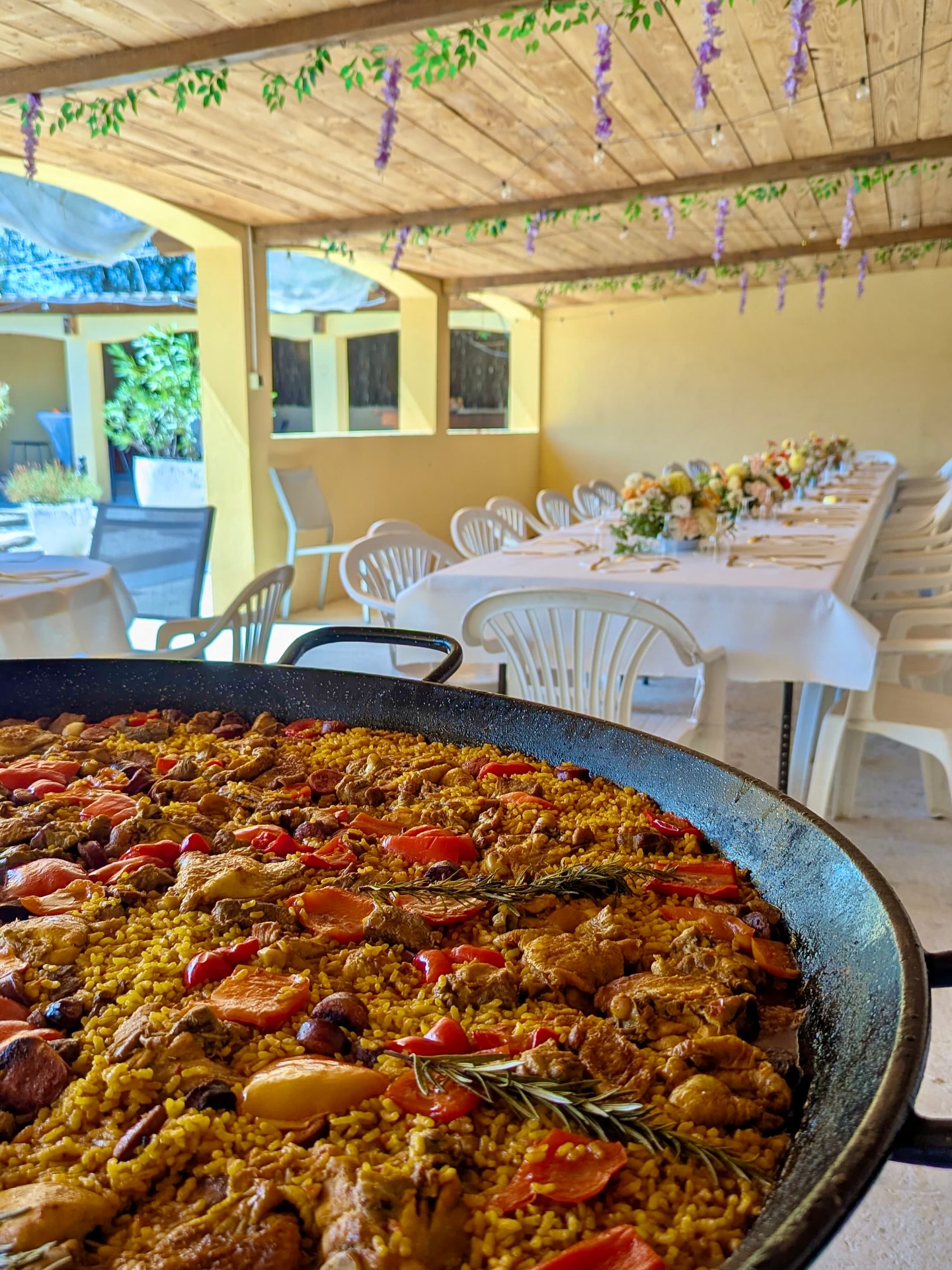 À travers les yeux d'Anthony - AOÛT 🎆
La vue depuis la slide 7 était incroyable 🤩 !
1️⃣ Notre paella terre pour un lendemain de mariage au @mas_valero_salle_de_reception ⭐
2️⃣ Le chef super fier de sa fideuà cuisinée pour des amis 😎
3️⃣ Paella cuisinée pour une fête de famille à Agde !
4️⃣ Un bon repas en famille cuisiné par tatie 😍 : « Patatas al horno » !
5️⃣ Le chef qui pose devant sa paella avant de partir en livraison 😁🚛
6️⃣ Paella cuisinée face au Pic Saint Loup pour un lendemain de mariage au @mas_st_germain ⛰️
7️⃣ Un magnifique feu d’artifice vu depuis les hauteur de Rosas 🎆🇪🇸
8️⃣ Repas de famille à Begur ☀️
9️⃣ Notre fameux Gazpacho Manchego cuisiné par Julien pour les stages jeunes du @lvfcamp 👨🏻🍳
🔟 Les jeunes du @lvfcamp en plein repas au @montpellier_beach_volley 😋
1️⃣1️⃣ Zoom sur nos empanadas et croquetas lors d’un buffet de mariage 👰🏼♀️🤵🏻♂️
1️⃣2️⃣ Visite technique au @chateaudemalmont
1️⃣3️⃣ Une belle soirée jeudi dernier au @domaine.decalage pour le « Jeudi Olé » 🇪🇸
1️⃣4️⃣ Un buffet dressé dans un maison privée à Castelnau-le-Lez pour un bel événement : 10 ans de mariage 👏🥂
#dump #aout #saison2025 #traiteur #montpellierfood