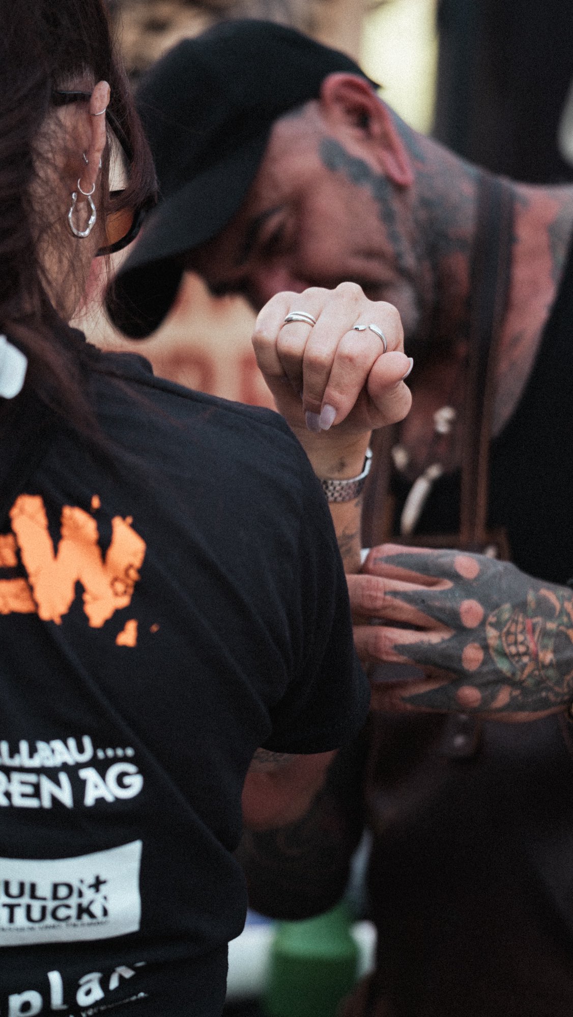 Neu am #gpf2025 @tattooconnection 😍
Kommt vorbei & holt euch euer Tattoo! ✨ Mümu & Lea haben sich schon das Gravel-Pit-Flämmli stechen lassen 🔥
#gpf2025 #gravelpit #rock #festival #gravelpitfestival 🎤 @la_la__lea @muri_belle