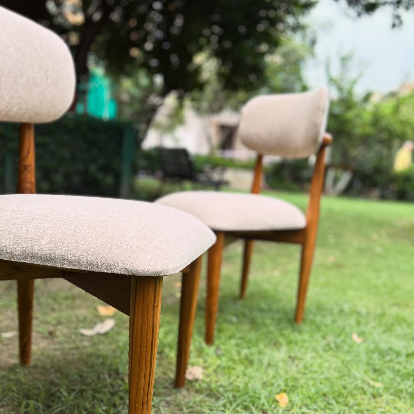 Chair-ing the beauty of teak and comfort together 💫
Order today! ⭐️
#furniture #furnituredesign #interiör #interiordesign #interiordecor #interiorinspo #teakfurniture #craftedwithcare #wood #viral #cozy #smallspacedecor #nirmati #women #womenempowerment
