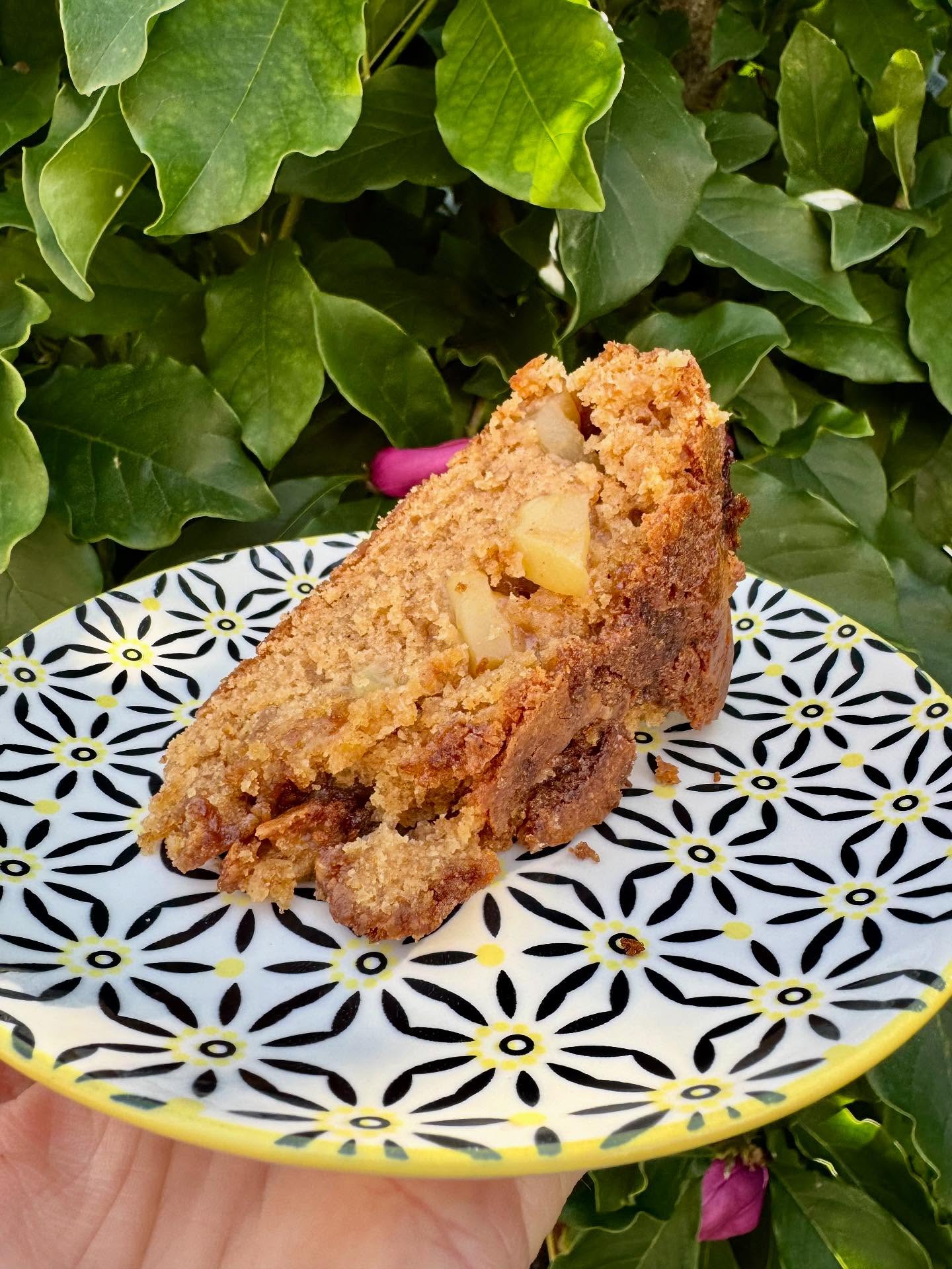 Apple season is in full swing 🍏✨ I'm drowning in apples from the garden at the moment. I wish I'd discovered this recipe sooner. Goes perfect with a cuppa on a miserable day like to today. 🫖
Want to learn how to whip up treats like this? Join my Vegan Baking Course on 30th September – full details on the website 🌿💛
#frome #fromeevents #fromesomerset #FromeCookerySchool #plantbasedcookeryschool #vegancookeryschool #PlantBased #vegan #littlefromecookeryschool #apple #applecake #veganbaking #veganapplecake