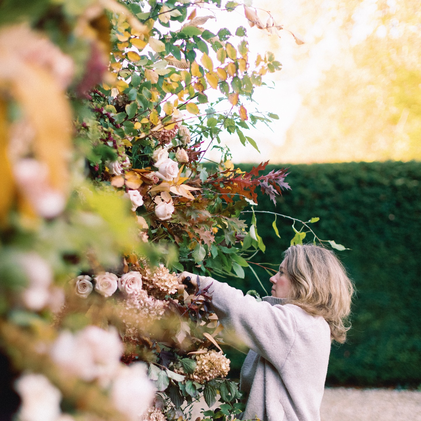 Hello September...
I have a busy week ahead... but as of this time next week I was brave enough to take the decision to carve out a much quieter time for me..
To say no to enquiries and block out much of September and October - was hard to do - but essential. I have run my little business for 10 years.. and I have learnt so much - but most of all time is precious.
So after the weekend which will be flower filled.. the Studio is going to be my little creative refuge.. I am going to spend time cooking.. and I mean like I used to on yachts... so peeps there is room at the dinner table! I have a pile of cook books.. that need dusting off.
The cello also needs to be dusted off and determination to battle some bach!. Then there are the ink pens.. and the sewing machine..
The yoga matt has been out for much off the last month and the heels are slowly sinking to the floor..
Basically I am creating my only Autumn retreat...
Mondays and Tuesdays will still be desk work ..
Excited to quiet the mind.. and just be..
Loved creating this arch @cranbourne_lodge
Dorset florist | Dorset Wedding Flowers | Creative | Autumn Flowers