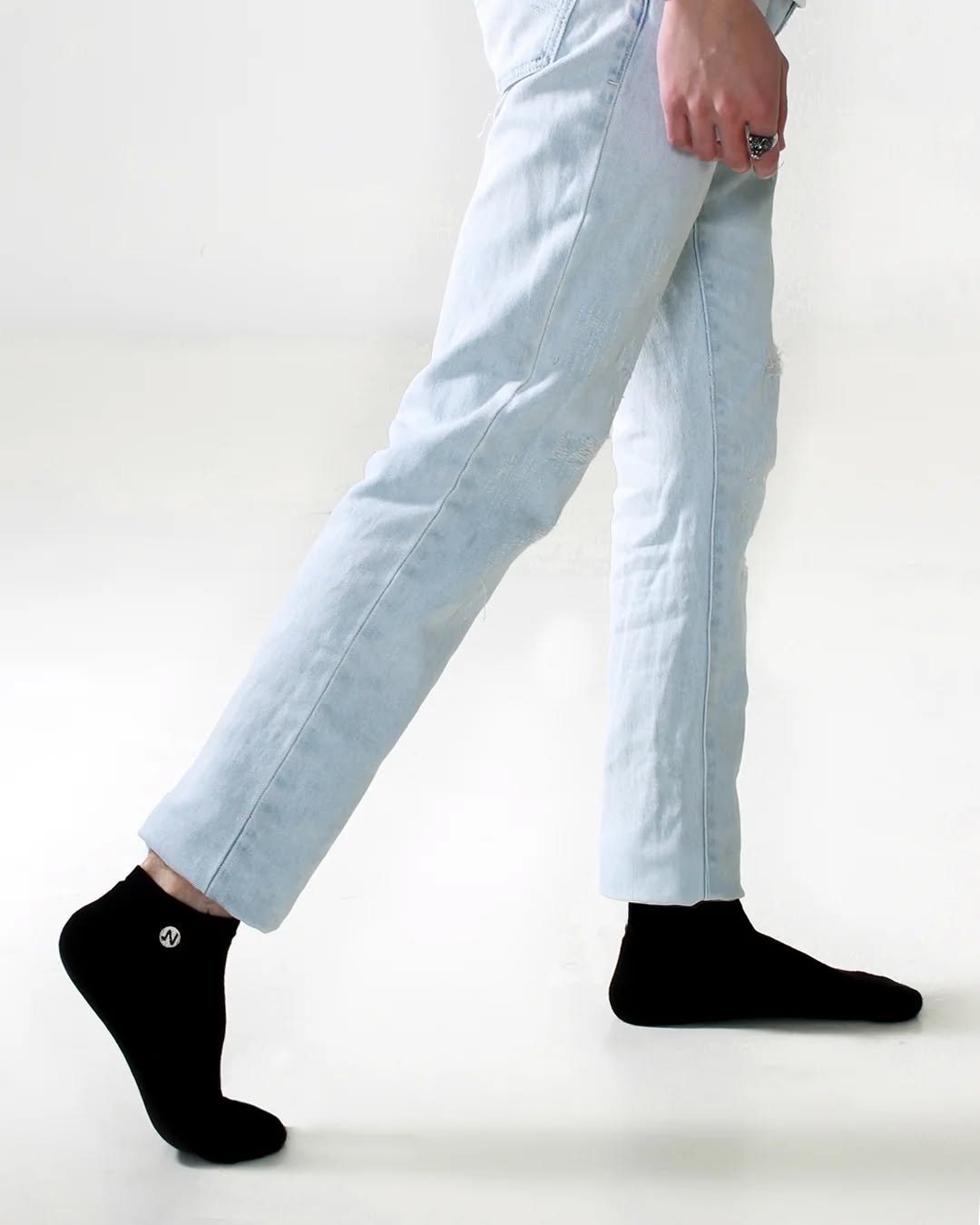 🧦✨ Descubre nuestros básicos, cómodos y perfectos para acompañarte en tu día a día.
#basicos #estiloencadapaso #nomaoutfitters #calcetines