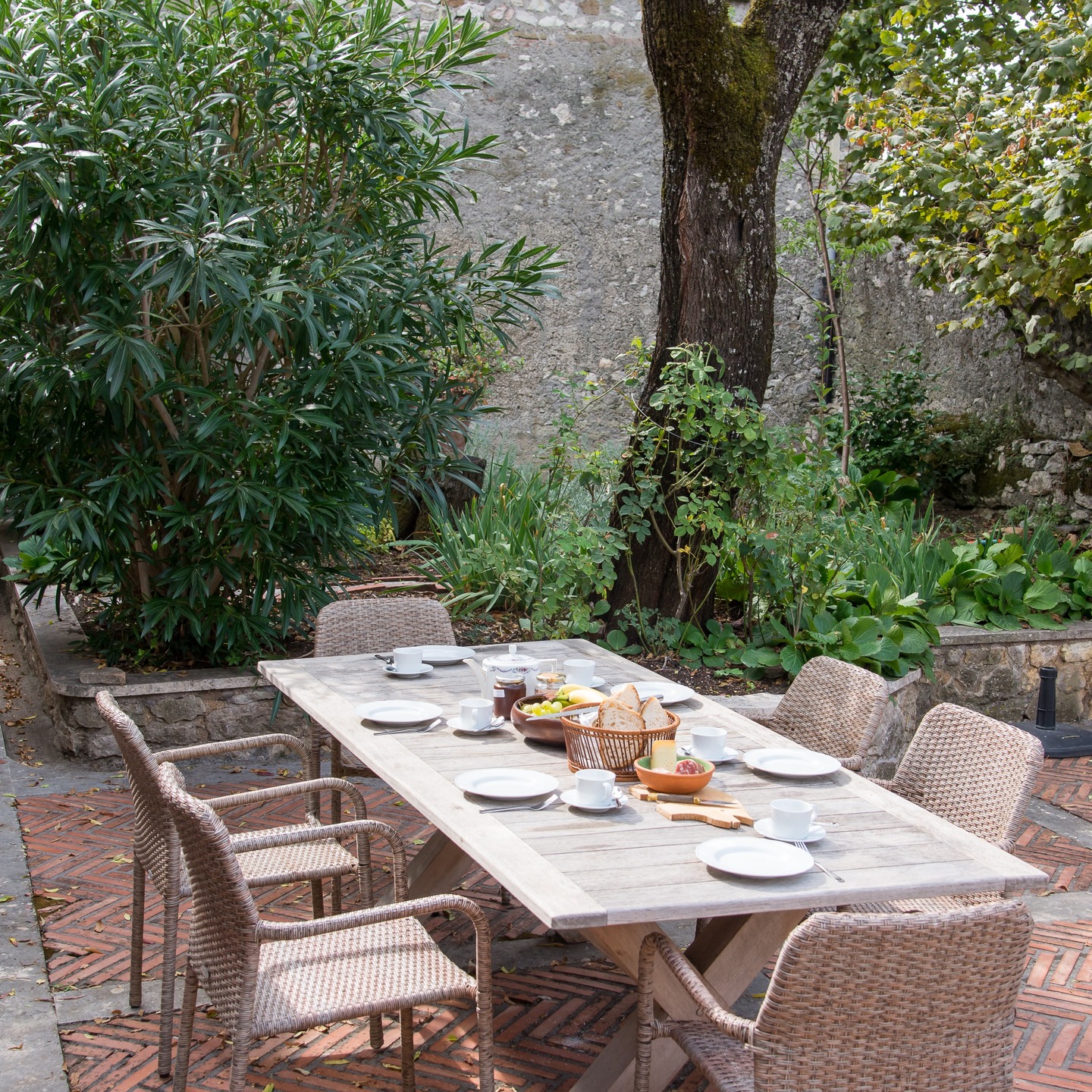 Spontaneity calling 📞
Looking for the perfect last-minute getaway — think Roman holiday, mountain retreat, or somewhere with just the right amount of magic with friends or family or all
#wanderluster #lastminuteescape #romanholiday #retreat #wheretonext #italianvilla