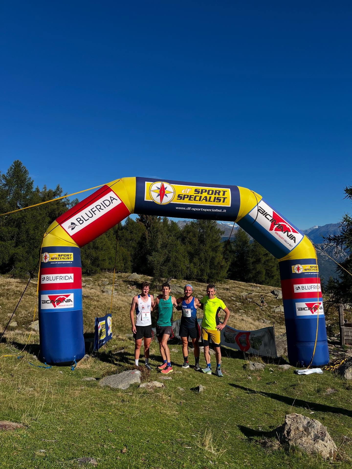 Podi assoluti maschili e femminili 🏆
Al maschile:
1. Ruga Fabio @fabio.ruga_runner
2. Curioni Luca @luca_curioni
3. Panzeri Davide
4. Curtoni Filippo @curtfil
5. Quaini Rudy @rudyea1
Al femminile:
1. Maltese Monica @momymtb
2. Colzani Raffaella
3. Cavalli Giovanna @giovi.cavalli59
4. Conti Barbara @babyconti85
5. Pedrazzini Alessandra