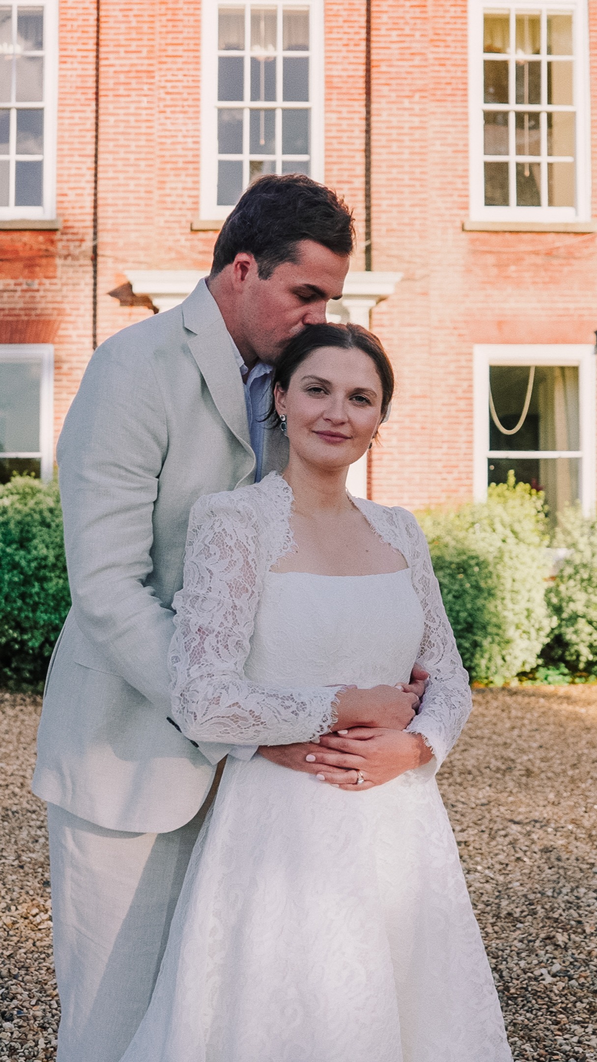 The O'Leary
Venue // @welfordpark
Photo // @hesterphoto
Flowers // @janelawrenceflowers
MUA // @hphodds.hmua
Band // @rattleandshakemusic
Dress // @sassiholfordbridal