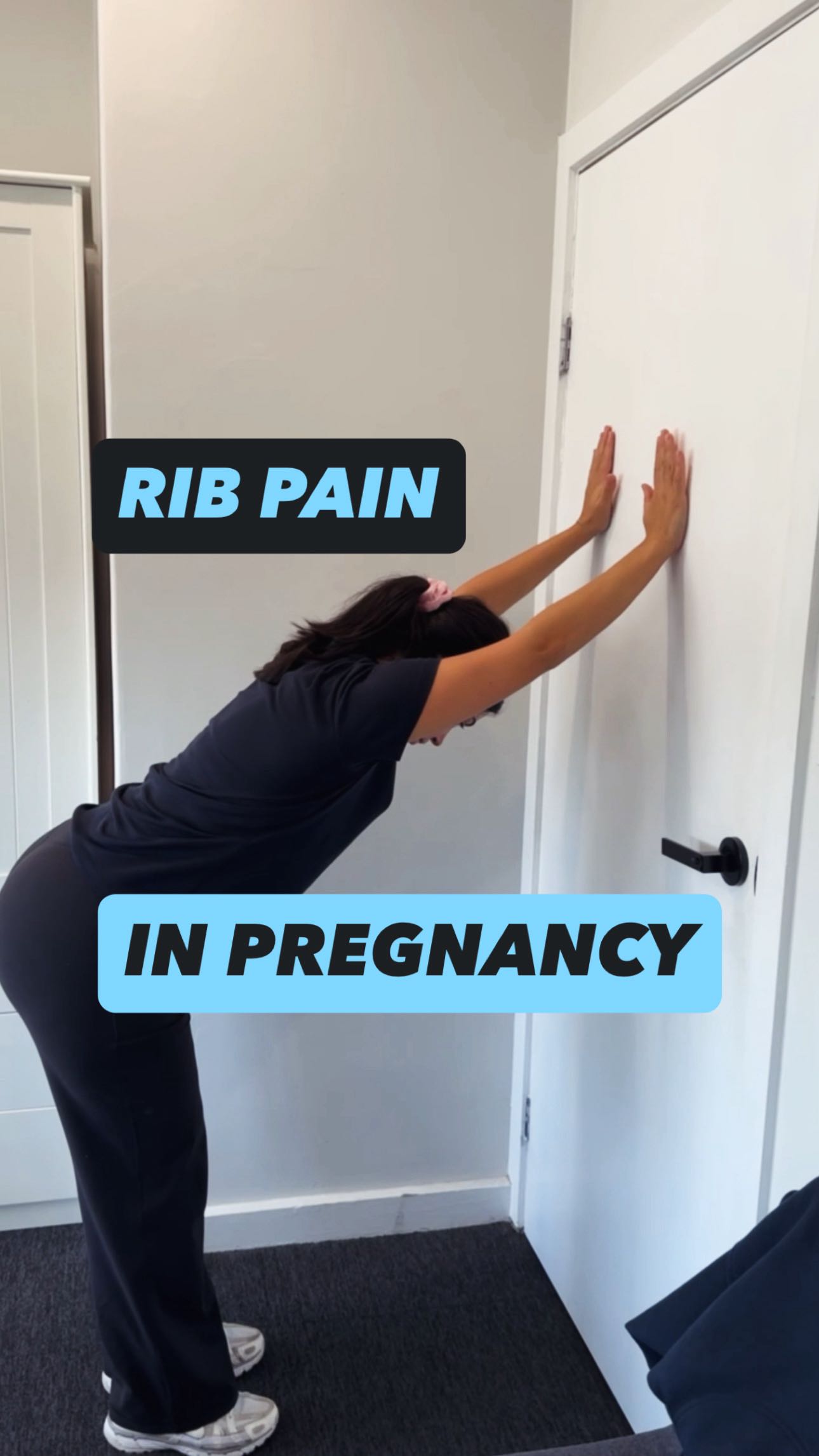 Did you know? During pregnancy, your rib cage and thoracic spine shift to make room for your growing baby! 🤯
As the uterus expands, the rib cage elevates and widens, which can sometimes cause discomfort or pain in the mid-back and ribs🫠
This expansion can also be why many mummas go up a few bra sizes, it’s not just breast tissue, your whole chest is changing to support baby.
The good news? A few gentle stretches, mobility moves, and strength exercises can help ease that discomfort and keep you feeling good throughout pregnancy 🤰🏼💕