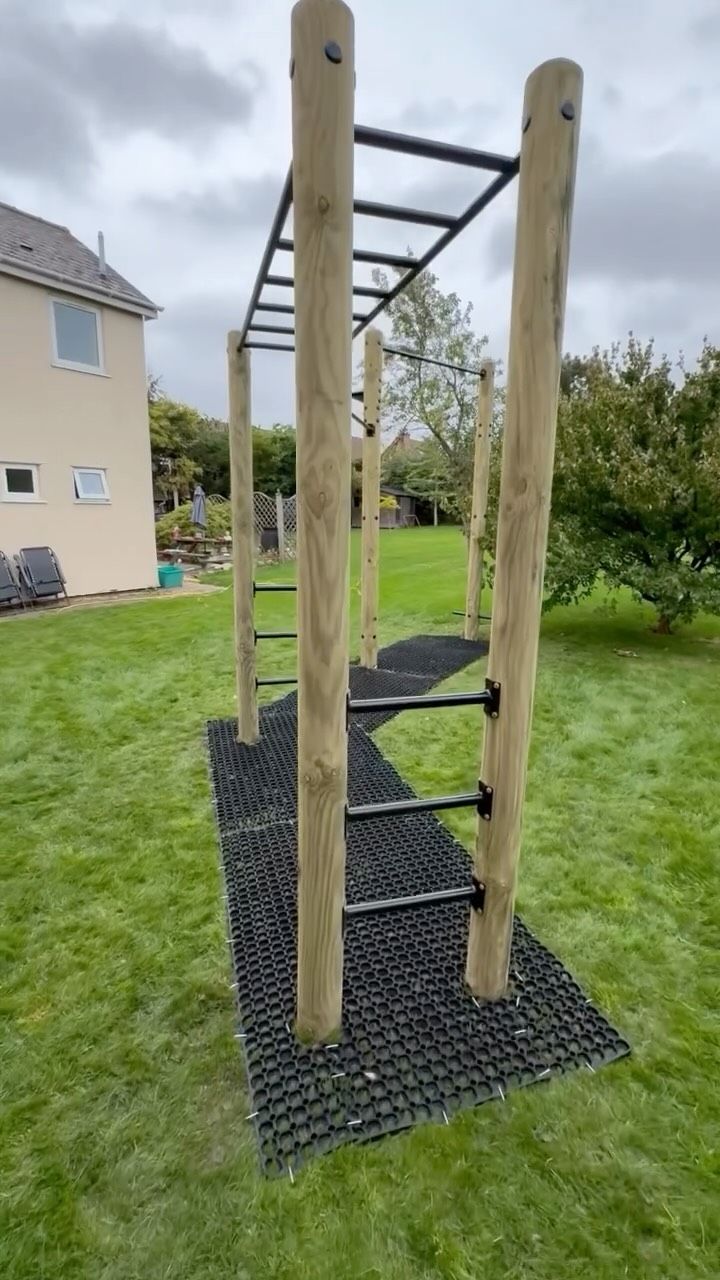Great installation of dip station, monkey ladder, double height pull up bar and a boxing bag bracket. #gardengym #pullups #outdoortraining #monkeybars #outdoorgym