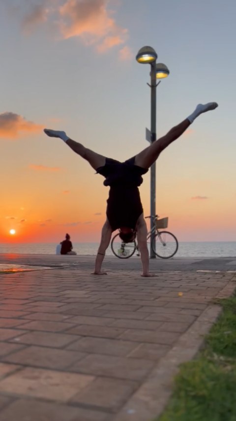 Handstand progress 🥁
#calisthenics #handstand #bodyweight