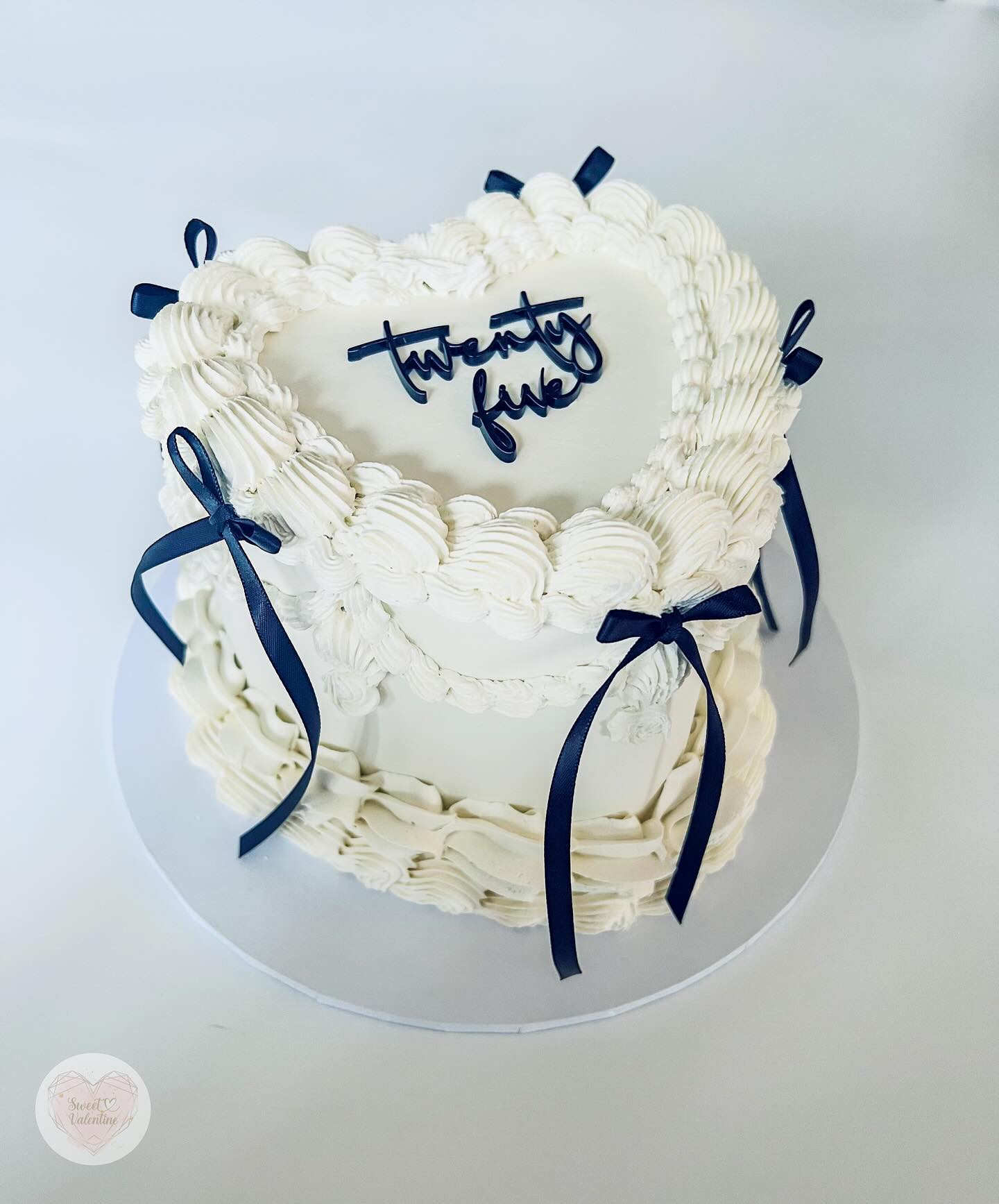 Everyone is loving the vintage cakes right now 🤍🤍
Topper @beamandrae_laser
.
#cakedecorating #cakestyle #cakeart #igcakes #buttercream #leeds #westyorkshire #leedsbaker #tiercake #weddingcakesideas #weddingcake #weddingcakedesign #bespokeweddingcakes #weddingcakeinspiration #prettyweddingcakes #texturecake #uniqueweddingcakes #weddingcakeinspo #whiteweddingcake #whitecake #texturedcake #prettywedding #heartcakes #weddingcakes #lambethcake #lambethweddingcake #vinatgecake