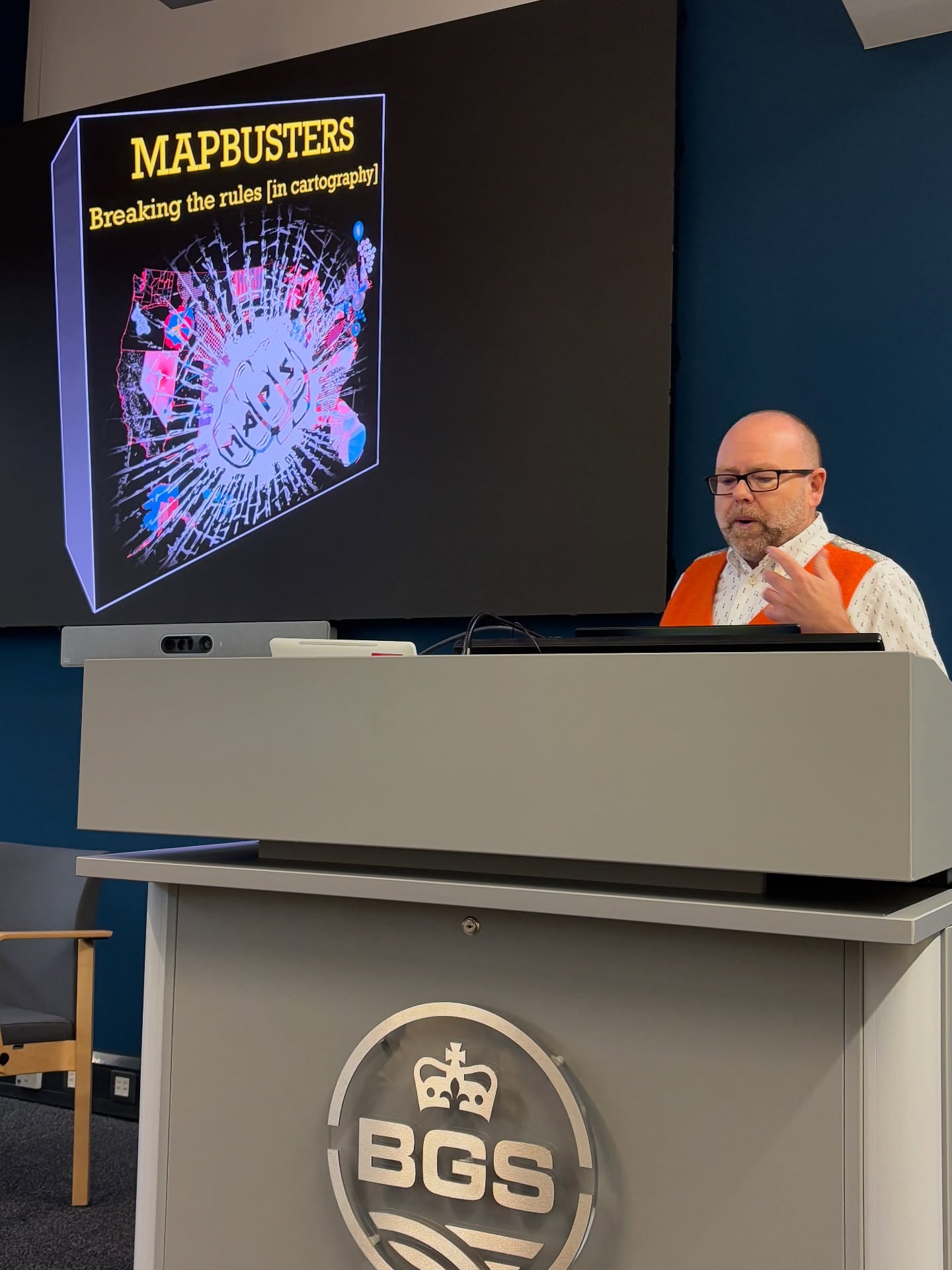 Our final talk slot of the day was handed to the entertaining @kennethfield who bought us maps, music and a tour around his beloved hometown of Nottingham.
His next project “Mapbusters - breaking the rules in cartography” will be a delve into what the rules are, how do we agree on them, does it matter, and how map design/creation may evolve in the future - or at least something along this lines.. time will tell 👍🗺️
At least one thing we all agreed to in the room was that not all maps need a north arrow, everything else is up for grabs ;)
#carto2025 #maps #design #music #cartography