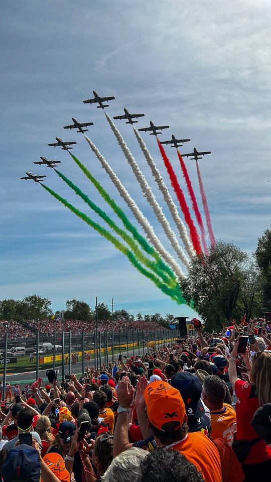 Por trás do circuito: Autódromo Nacional de Monza 🏁🇮🇹🚥🏎👀
#f1 #formula1 #automobilismo #velocidade #corrida #explorar #f3 #f2 #f1reels #f12024 #formula3 #formula2 #monza #autodromonazionalemonza #italiangrandprix #raceweek #ferrari #tifosi #hamilton #leclerc #mclaren #norris #piastri #autodromo