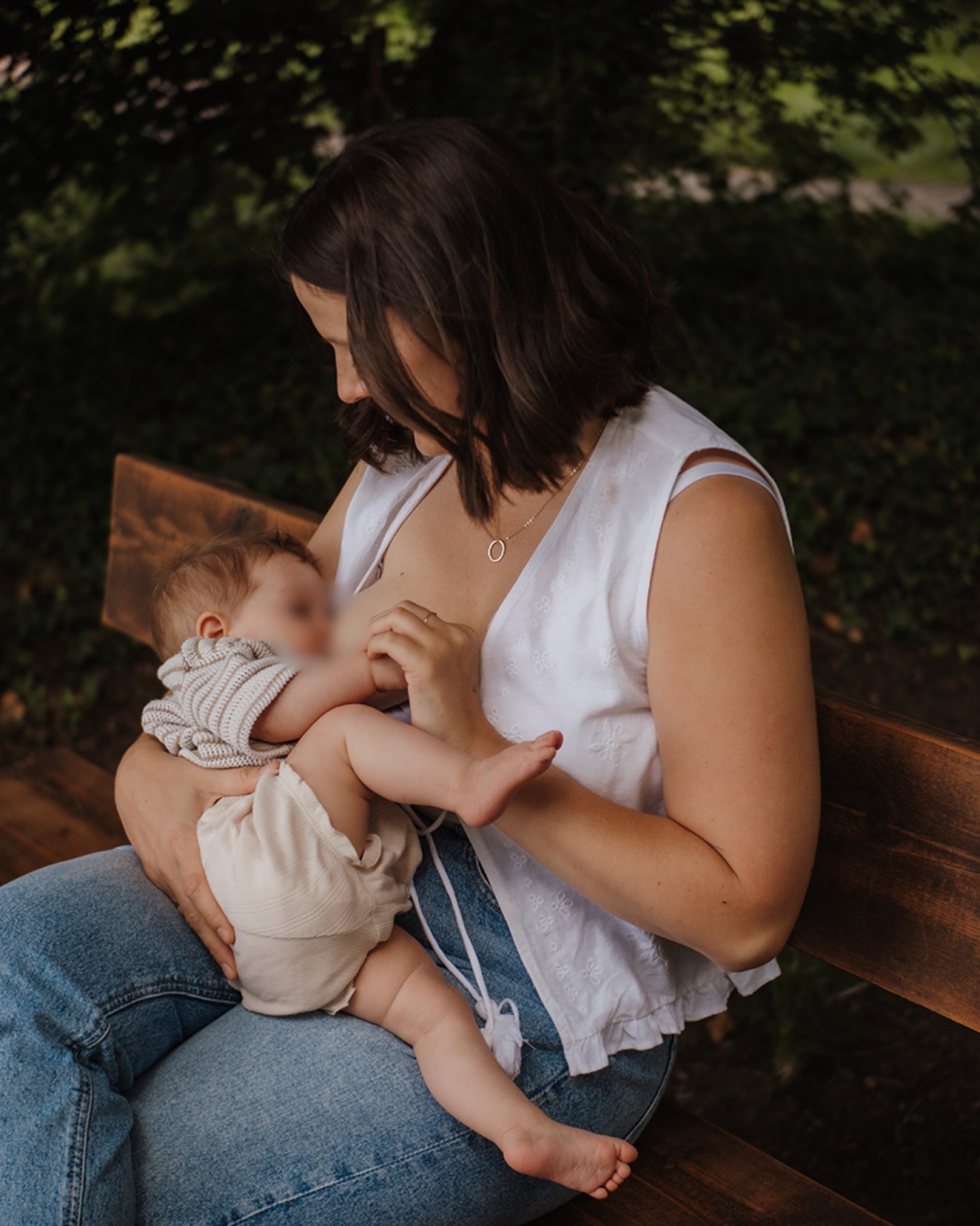 Stillen ist mehr als Nahrung – es ist Liebe, Geborgenheit und das unsichtbare Band zwischen Mutter und Kind.✨
In meinen Fotoshootings in Bad Segeberg und Lübeck fange ich genau diesen einzigartigen Moment ein – echt, natürlich & voller Emotionen.
📸 Jede Mama verdient Erinnerungen, die bleiben.
💫 Authentisch. Zärtlich. Unvergesslich.
Möchtest du diese besondere Reise festhalten?
➡️ Schreib mir eine DM für dein persönliches Still- oder Babyshooting in Bad Segeberg & Lübeck.
#StillenIstLiebe #Mutterliebe #MamaUndKind #Stillmoment #BadSegeberg #Lübeck #Familienfotografie #Neugeborenenfotografie #Babyshooting #MomLifeGermany #FotografLübeck #FotografBadSegeberg #Stillfotos #Bindung #FotografieMitHerz