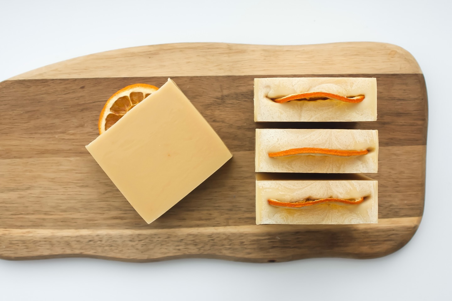 Get ready for our autumn scent, Cinnamon & Orange, available from 10th September!
.
#marshvalleysoap #goatsmilksoap #autumntime #madeinsheffield #madeinyorkshire #handmadegiftideas #cinnamonandorange #allnaturalskincare #soapmaking #smallbusinessowner #autumnlaunch