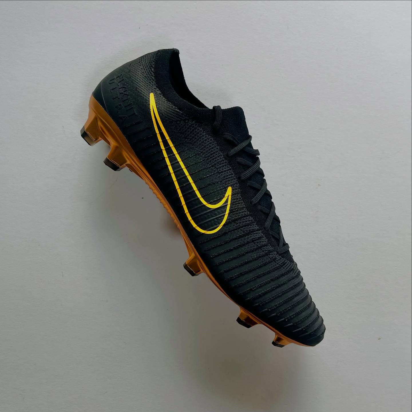 Unleash Speed. Command the Spotlight.
Introducing the Nike Mercurial Flyknit Ultra — a limited edition masterpiece with only 1,500 pairs made worldwide. The first Vapor model to feature a Flyknit upper, it’s a fusion of innovation, performance, and exclusivity.
Crafted in Italy with a sleek black and laser orange/gold design, this boot combines:
• Embossed horizontal ridges for refined ball control
• Tongue-less construction for a locked-in snug fit
• Black chrome hyper-reactive plate and Italian flag on the heel—for serious style with heritage.
Wet or dry, the advanced All Conditions Control (ACC) ensures precision on every touch.
#NikeFootball #MercurialUltra #LimitedEdition #Flyknit #SpeedLegend #BootPorn #MadeInItaly #ACC #1of1500 #FootballGear #rareboots #hazardboots