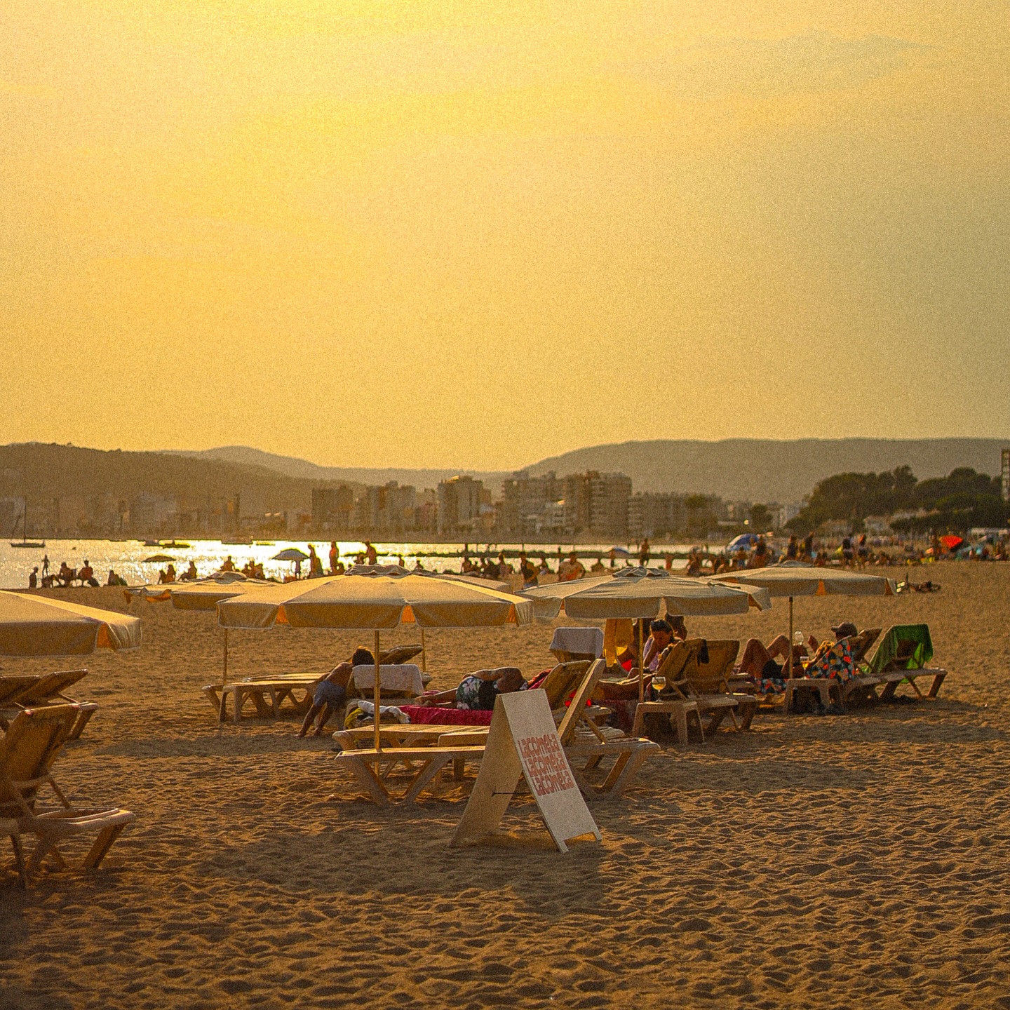 READY FOR THE WEEKEND?
SATURDAY
Open 12 to 17:30 (food 12:30-16:30) + @costabeatsmusic 18:30-23!
Sunbeds 10 to 19✨
SUNDAY
Open 12 to 22 (non stop kitchen 13 to 21)
Sunbeds 10 to 20