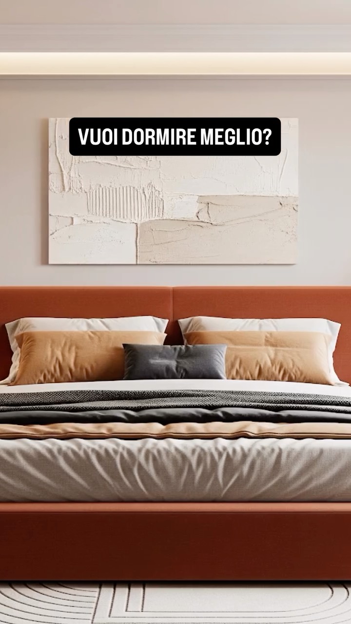 Ok, la camomilla aiuta.
Ma se la tua camera continua a trasmettere caos, dormire bene resta un miraggio. Il sonno non dipende solo dal tempo che passi a letto.
Anche i colori e le luci della tua camera influenzano il modo in cui ti rilassi prima di addormentarti.
In questo progetto ho scelto:
🌙 I toni caldi e neutri come terracotta, beige e tortora aiutano la mente a rallentare, riducono il rumore visivo e comunicano stabilità.
💡 Le luci calde e soffuse creano un’atmosfera che accompagna naturalmente il corpo al riposo, favorendo la produzione di melatonina.
🚫 Da evitare: colori troppo accesi o luci fredde che stimolano e rendono più difficile rilassarsi.
Un progetto ben studiato non è solo estetica: è benessere quotidiano, che parte anche dal sonno.
📩 Vuoi una casa che non sia solo bella ma che migliori davvero il tuo stile di vita? Scrivimi (link in bio) e valutiamo insieme il progetto giusto per te.
.
.
.
.
#designfunzionale #quietluxuryhome #cameradaletto #ristrutturarecasa #interiordesignitaly #architetturaitaliana #benessereacasa #homedesignitalia #minimalchic #priastudio #slowdesign