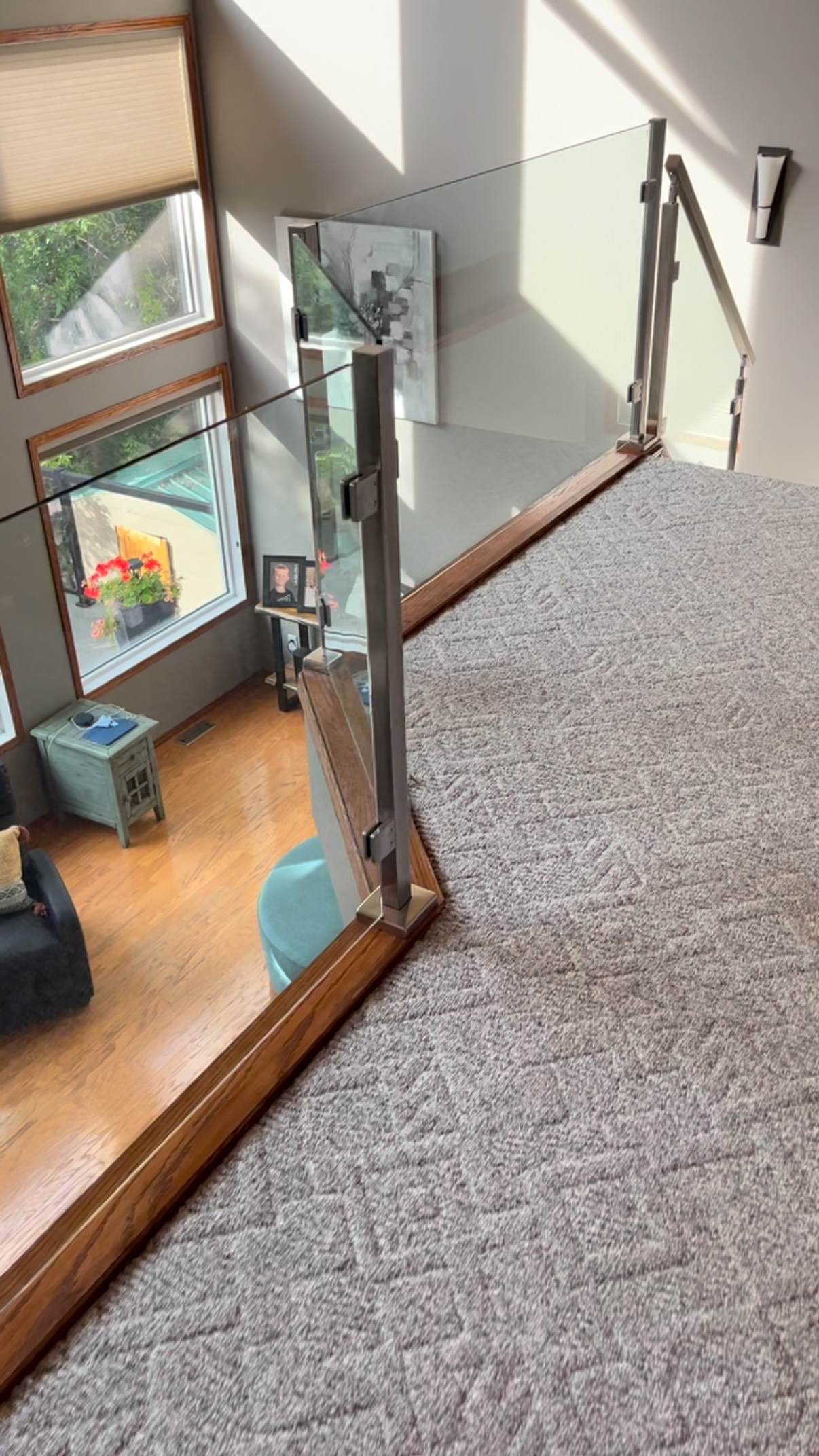 From outdated to stunning ✨ Custom glass + stainless steel railing installation.
Would you add this look to your home? 👇 #Regina #InteriorDesign #GWrailings