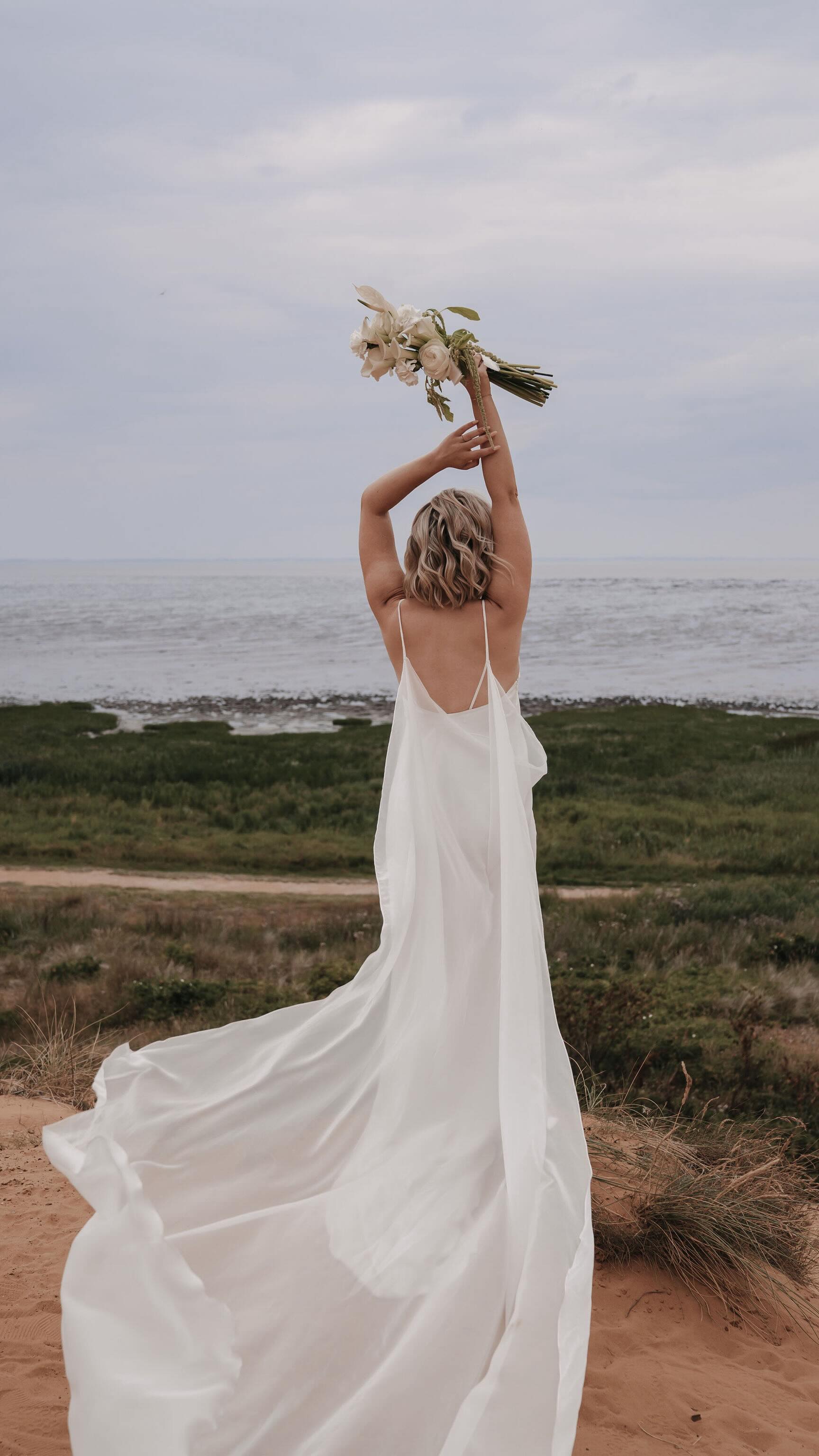 Wenn das dein Vibe ist - dann herzlichen Willkommen auf meiner Seite!
Du wünschst dir für eure Hochzeit ein modernes Design – clean und voller Wirkung – dann bist du hier genau richtig.
Ich kreiere für euch Konzepte, die zeitlos sind und euch und eure Gäste berühren.
Foto: @sarahbakker.official
Dress: @tina.reicht.atelier
Styling: @twin_scissors_hairmobil
Model: @luxe.like.me
#weddingstyling #weddingflowers #luxurywedding #luxuryweddings #luxuryweddingflowers #modernwedding #classicwedding #hochzeitsblumen #hochzeitsdeko #dekoverleih #weddingdesign #tischdekohochzeit #tischdeko #hochzeitsdekoration #weddingdecor #dekomieten #blumendeko #destinationwedding #brautstrauß #brautstrauss #hochzeitsfloristik #hochzeitsinspiration #hochzeitsideen #hochzeitsinspo #hochzeit2025 #weddinginspiration #weddingideas #glamorouswedding