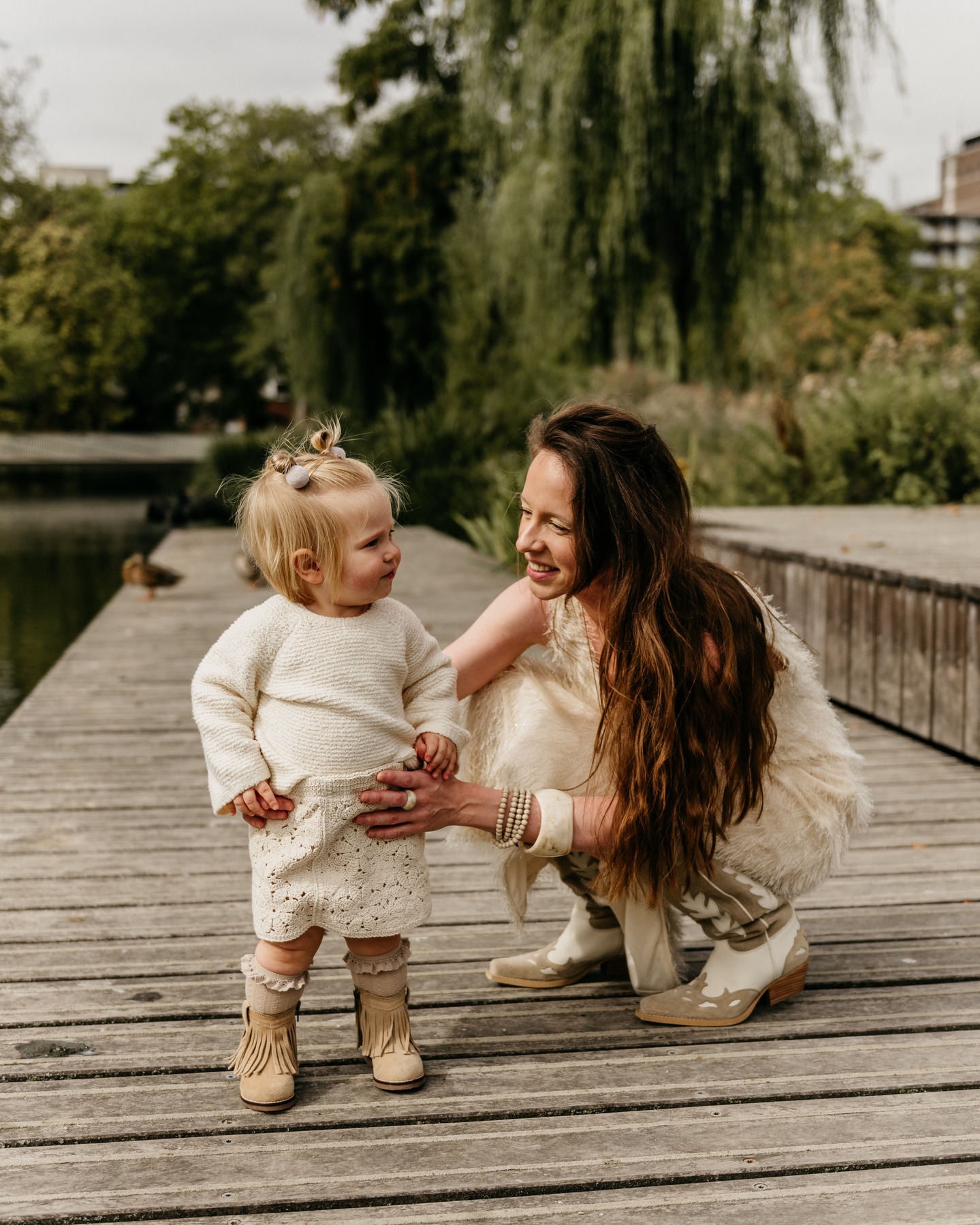 2 weken geleden heb ik een super fijne coachingsessie gevolgd bij lieve @senna.fotografie โจ
Tijdens deze ochtend had ik de ruimte om al mijn vragen te stellen en kreeg ik waardevolle tips en inzichten. Later op de ochtend zijn we op pad gegaan met lieve Babeau en haar mama.
Ik ga de komende tijd aan de slag met alles wat ik geleerd heb en heb heel veel zin om nieuwe ideeรซn uit te werken ๐
--------
#coaching #fotografie #fotografiecoaching #familyphotographer #familiefotograaf #motherhood #motherhoodphotoshoot #mommyandme #lifestylephotography #lifestylephotographer #gwennfotografie #familiefotograaflimburg #fotograaflimburg #fotograafroermond