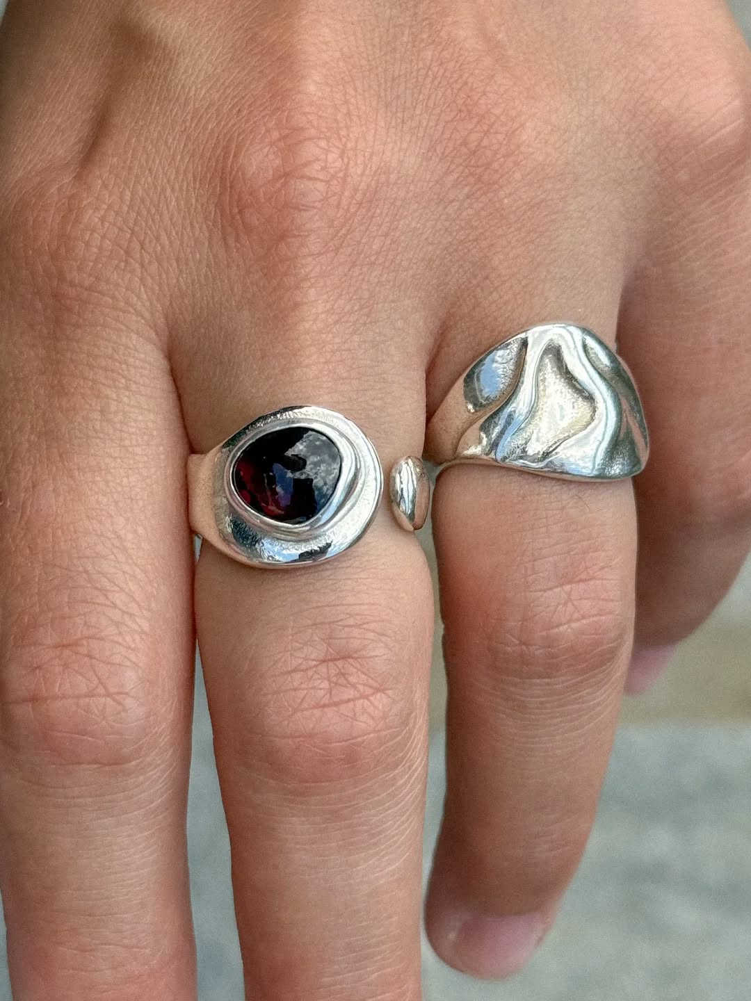 Boa and flora rings
Photo by: @eirini_gnpl
#jewelry#silverjewelry#rings#silverrings#jewelrydesign#silverart#metaltexture#garnetstone#silver925#mikarojewelry