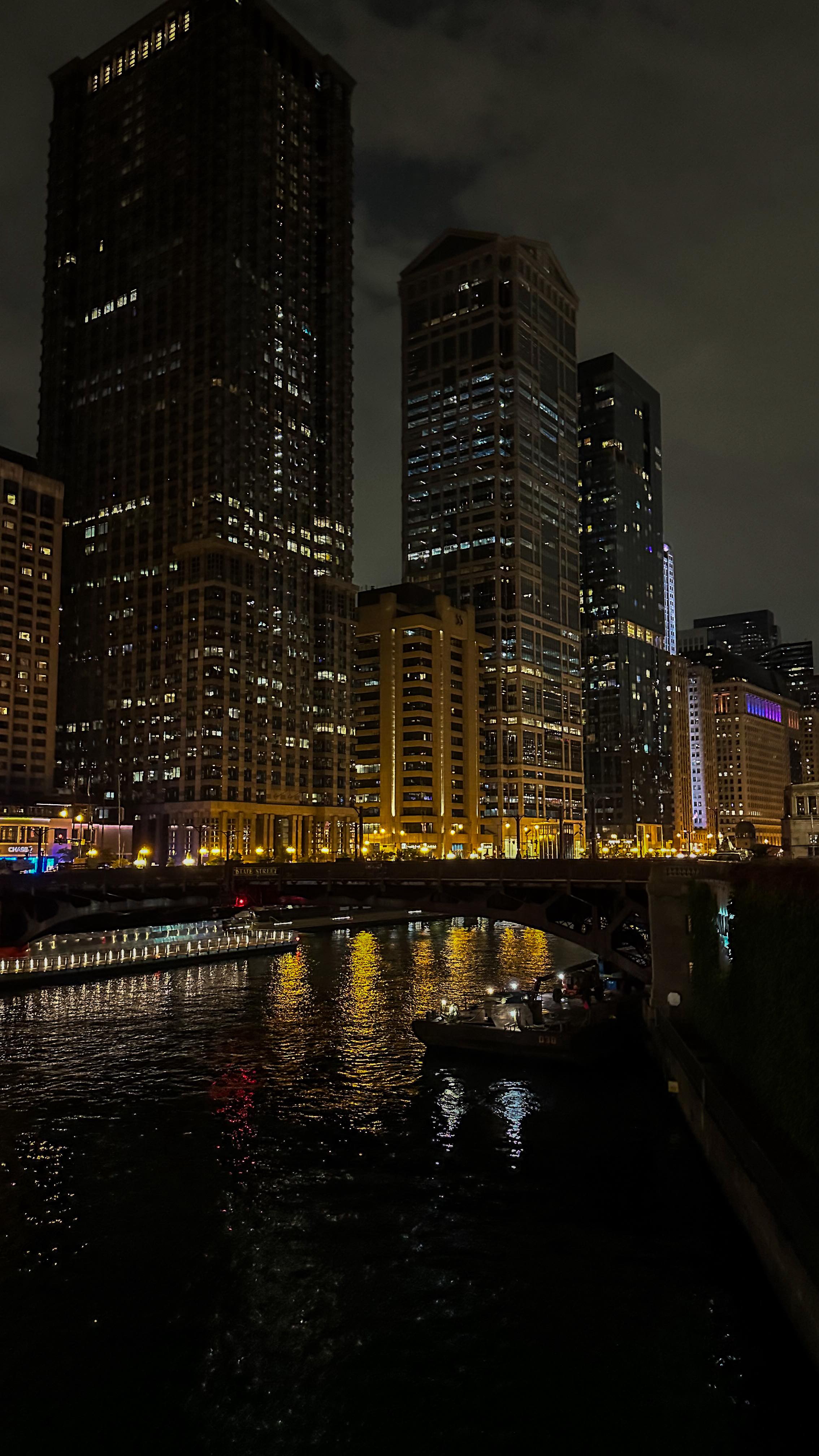 Torrential downpour and some of the loudest thunder I’ve ever heard after watching the fireworks from the top of Centennial Wheel
.
.
.
#visitchitown #MiddleofEverything #chicago #windycity #chitown