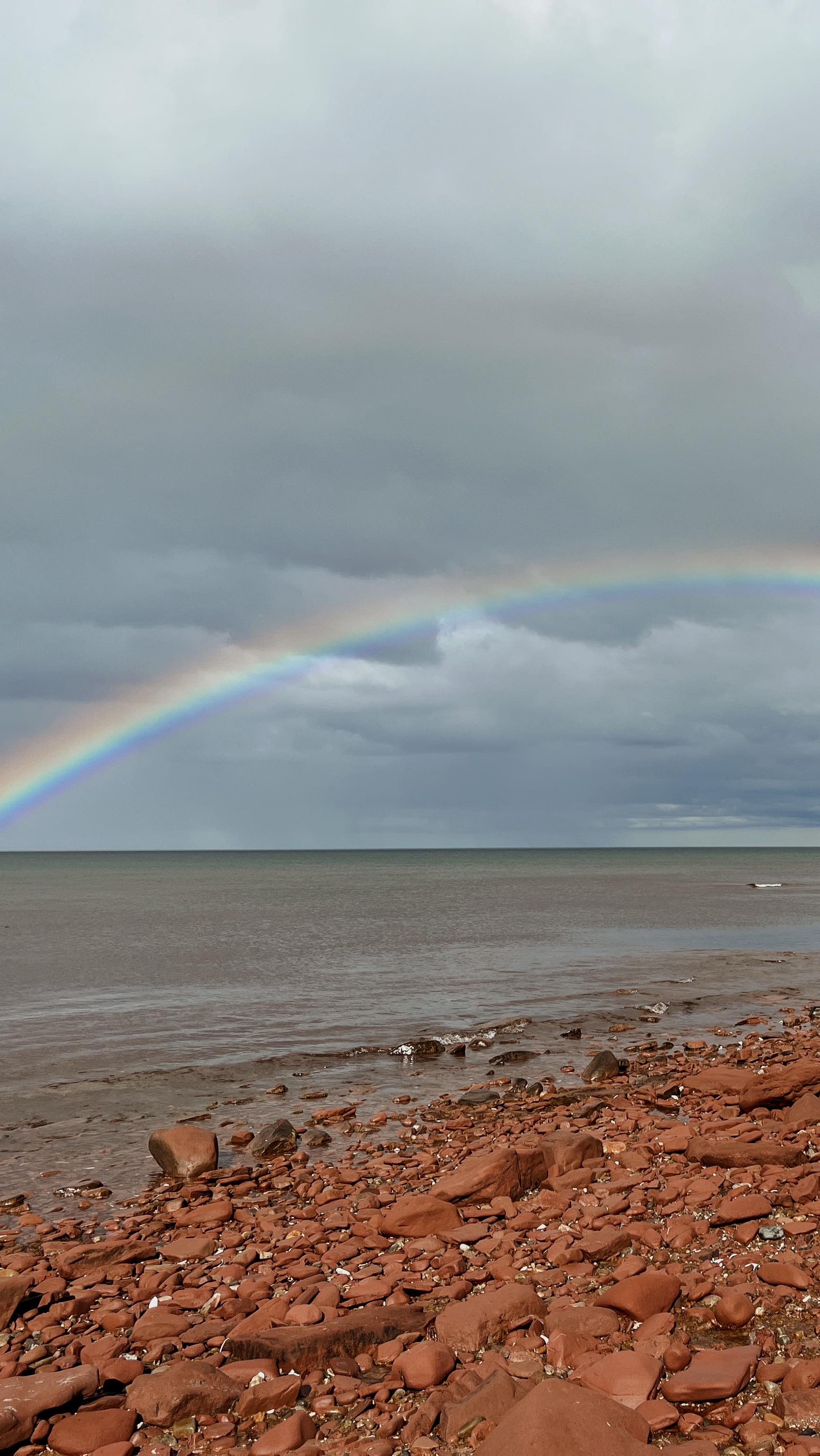 Monte le son!
Voici la promesse que Dieu nous fait; il est avec nous toujours.
Est-ce que ça t’arrive de sentir que Dieu est proche?
Aujourd’hui, Dieu a répondu à non pas une, mais bien deux prières que je lui avais formulé. Et ce le jour-même. Et même chose pour mes enfants qui avait demandé une journée sans pluie alors qu’on annonçait un déluge.
Et toi? C’est quand la dernière fois que tu as été témoin de la puissance de Dieu? T’arrive-t’il de penser que peut-être Dieu a mieux à faire que de répondre à mes demandes. Et pourtant, Jésus lui-même a dit « demandez et vous recevrez » (Jn 16, 24). Je te lance donc le défi: Osé, demande et crois. Dieu te répondra.
#blogchretien #motherhood #encouragement